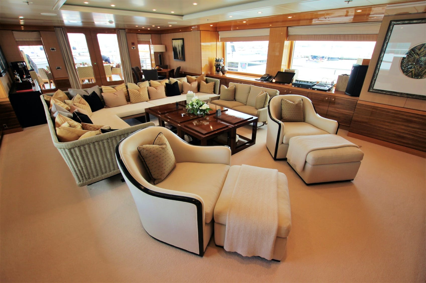 [M-CUSTOM-SUPERYACHT-BY-AMELS]-13034-16.jpg
