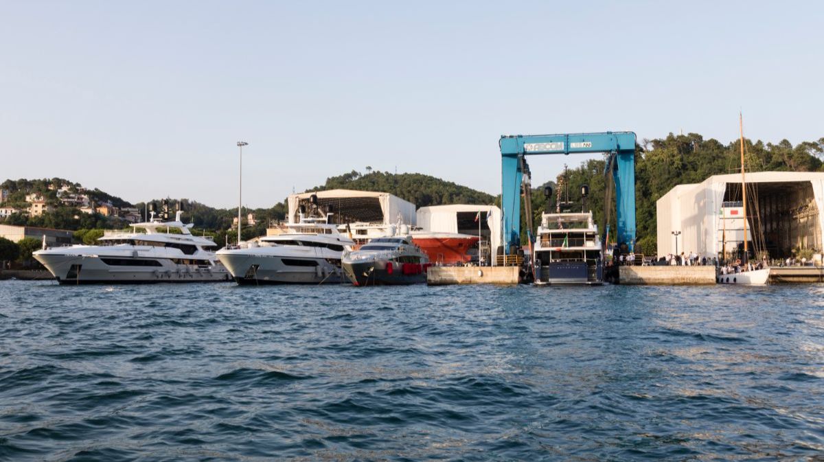 [M-CUSTOM-SUPERYACHT-BY-BAGLIETTO]-13045-10.jpg
