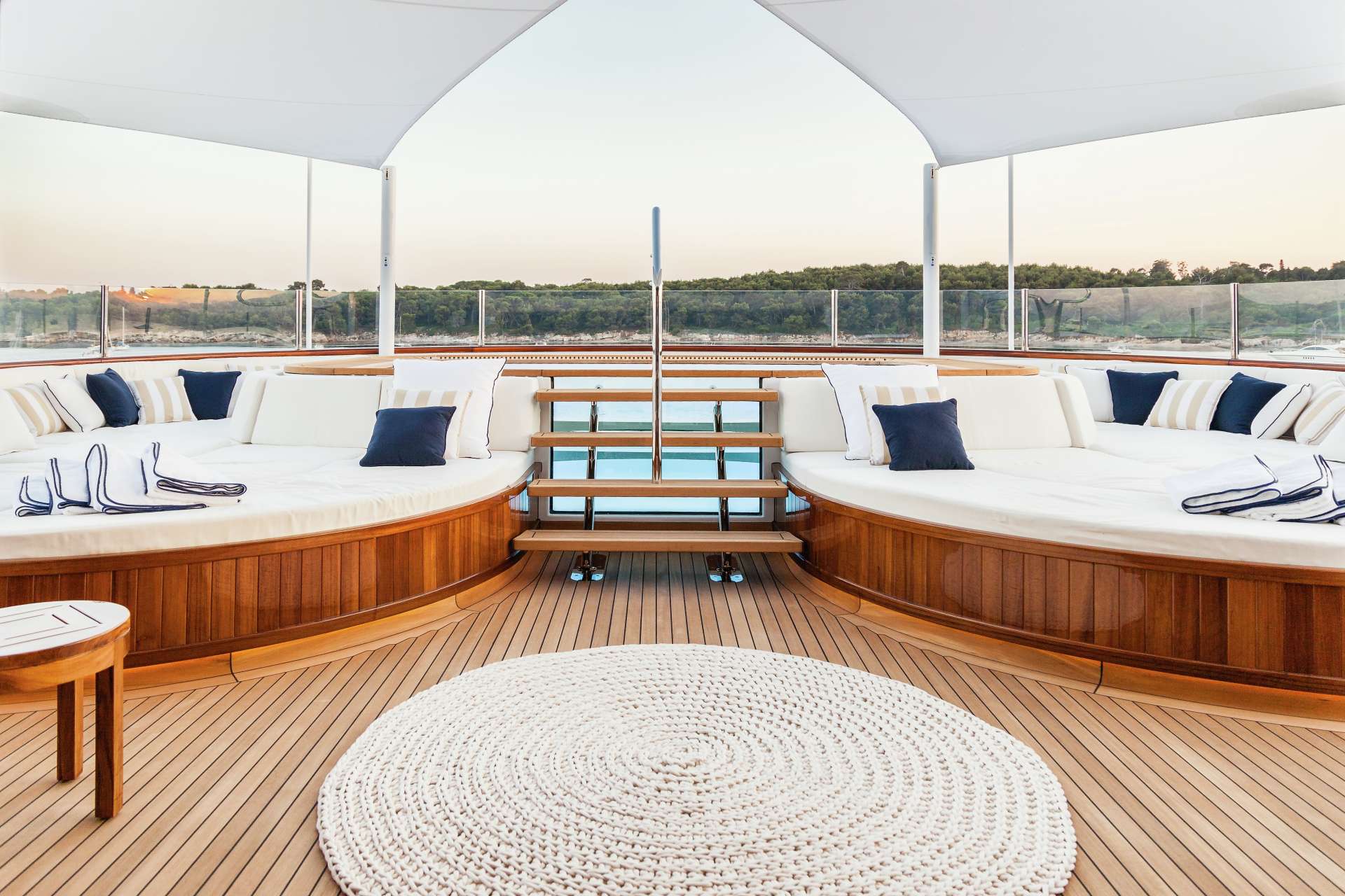 [M-CUSTOM-SUPERYACHT-BY-FEADSHIP]-11775-10.jpg