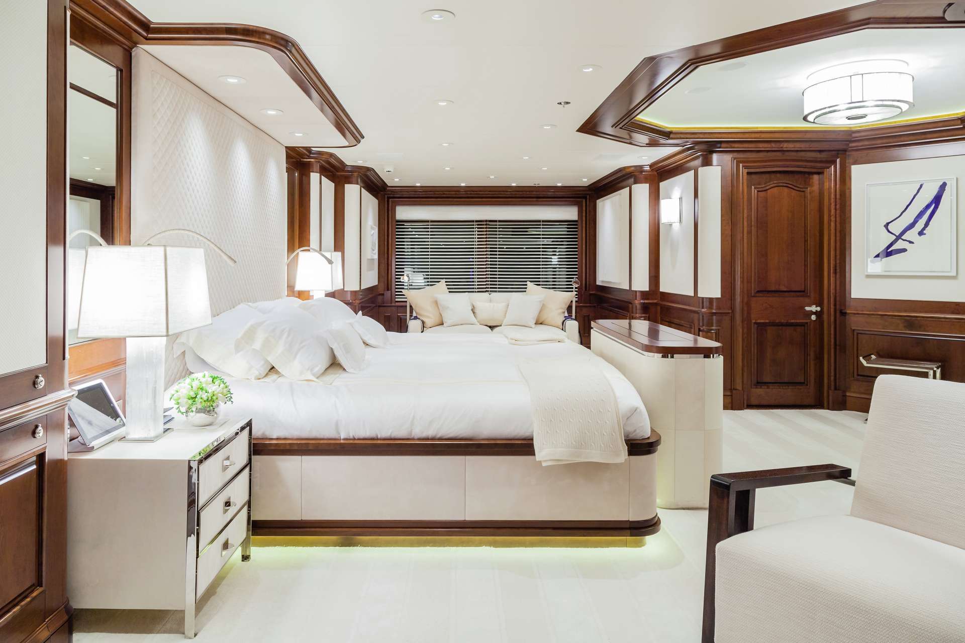 [M-CUSTOM-SUPERYACHT-BY-FEADSHIP]-11775-16.jpg