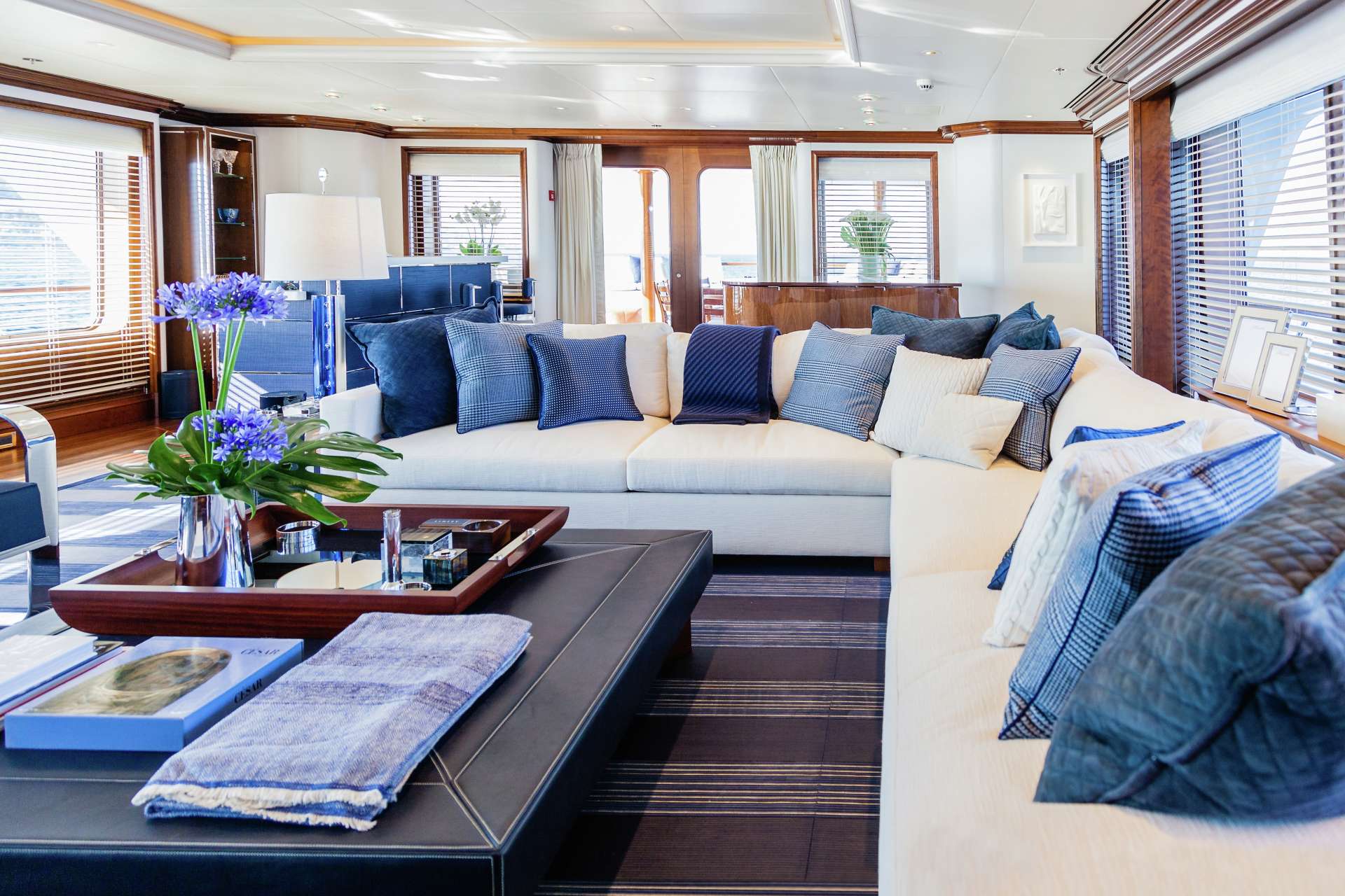 [M-CUSTOM-SUPERYACHT-BY-FEADSHIP]-11775-17.jpg