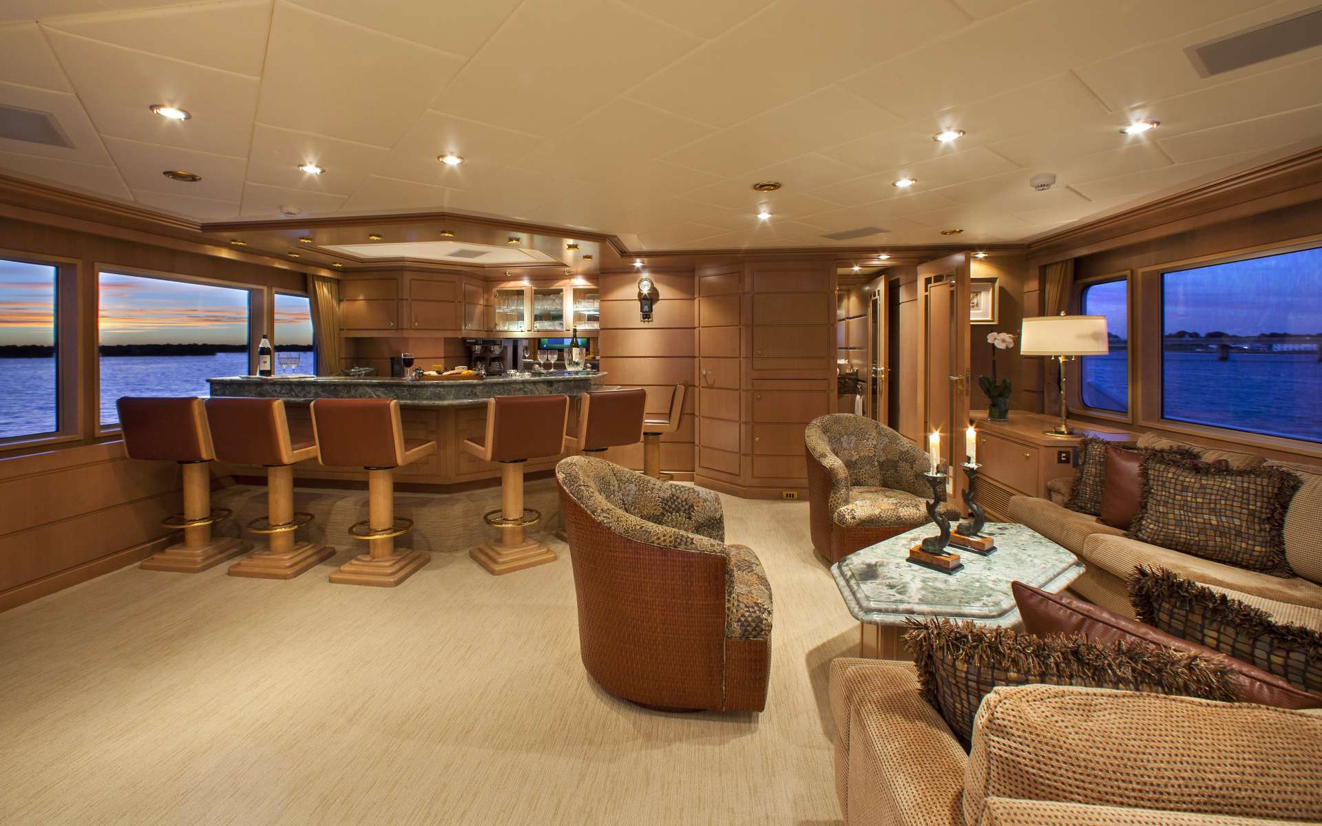 [M-CUSTOM-SUPERYACHT-BY-FEADSHIP]-11782-10.jpg