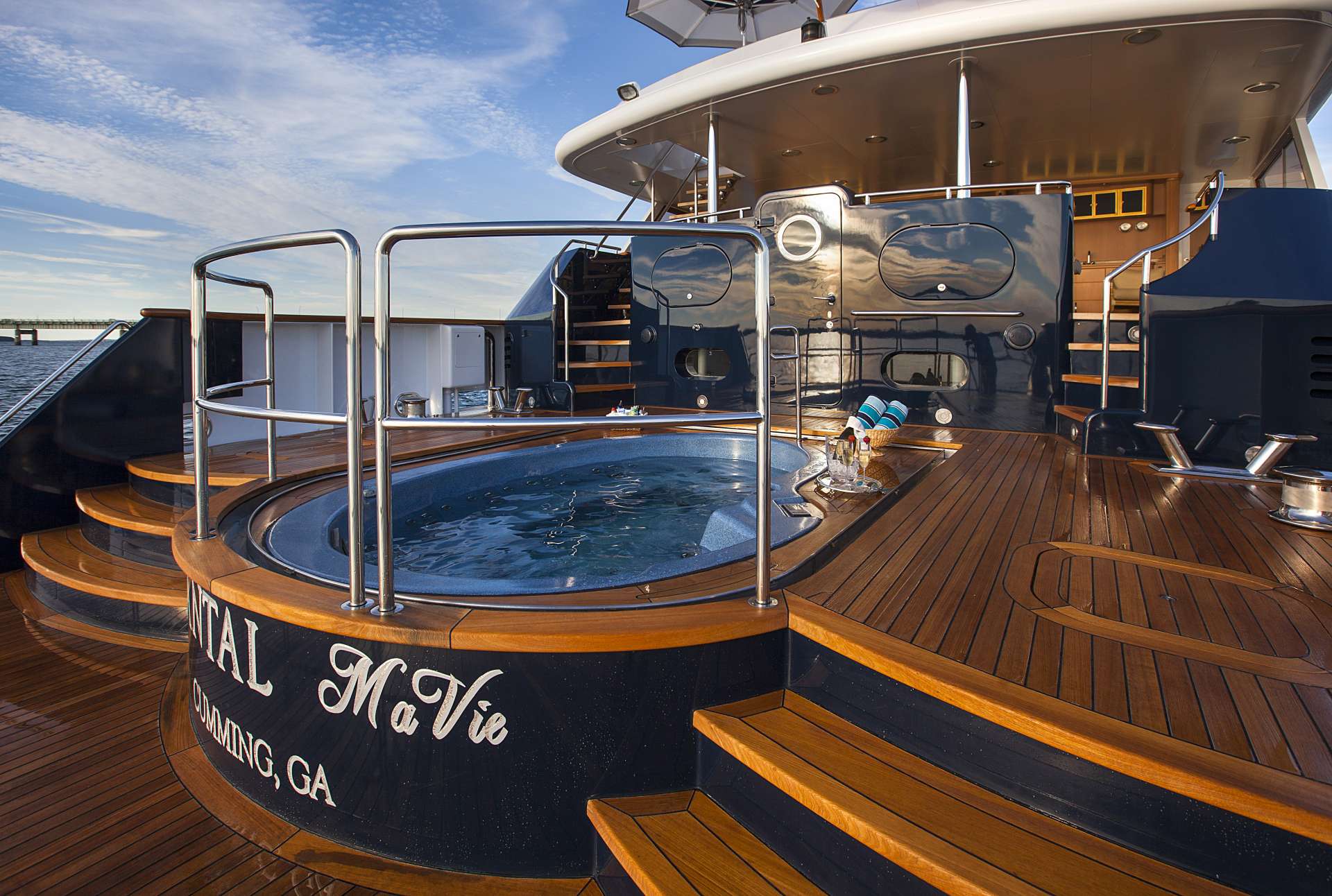 [M-CUSTOM-SUPERYACHT-BY-FEADSHIP]-11782-13.jpg