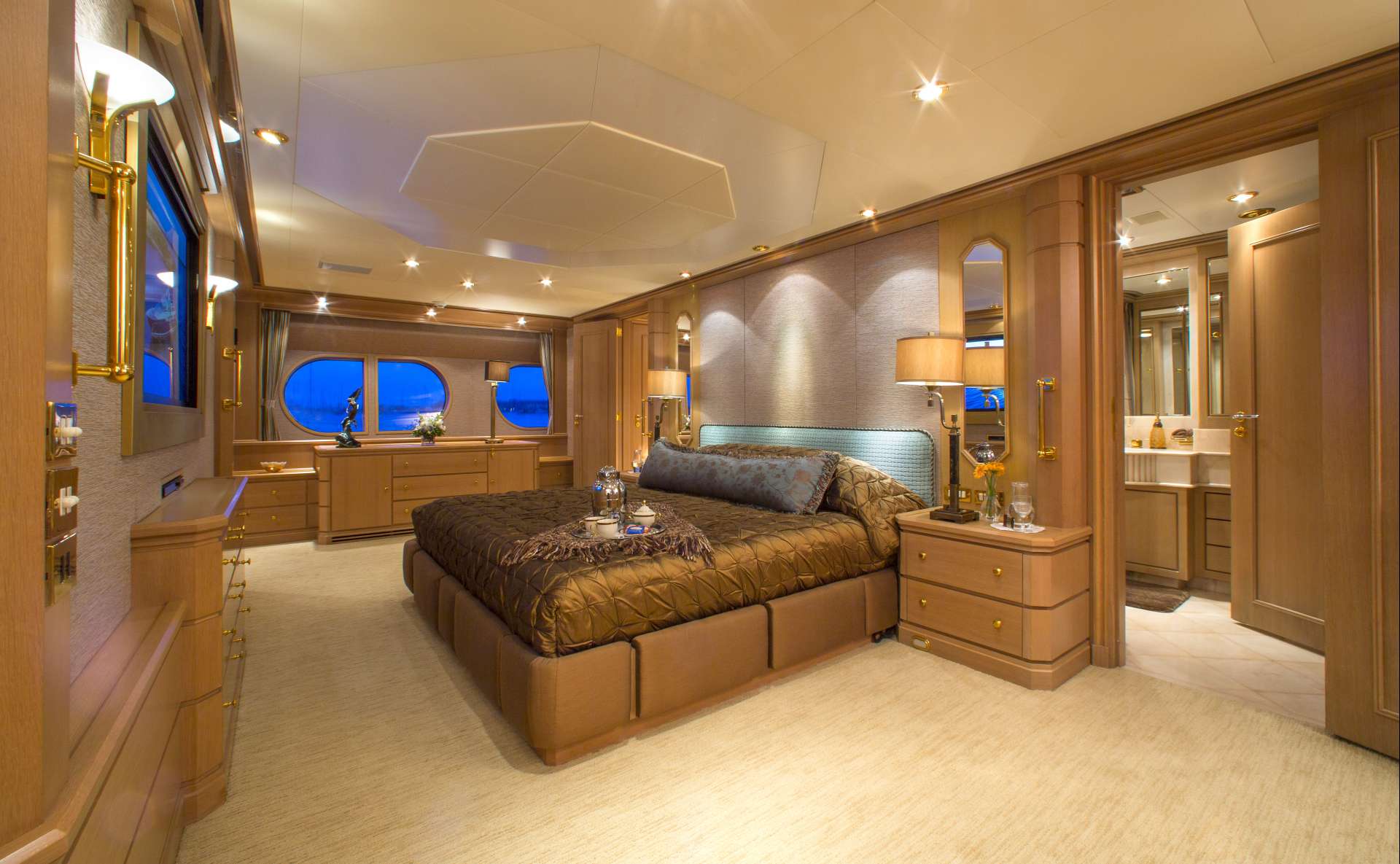 [M-CUSTOM-SUPERYACHT-BY-FEADSHIP]-11782-8.jpg
