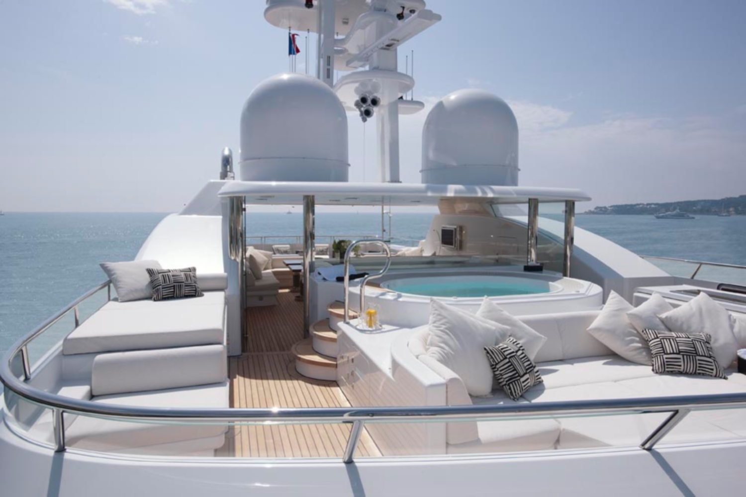 [M-CUSTOM-SUPERYACHT-BY-FEADSHIP]-11788-15.jpg