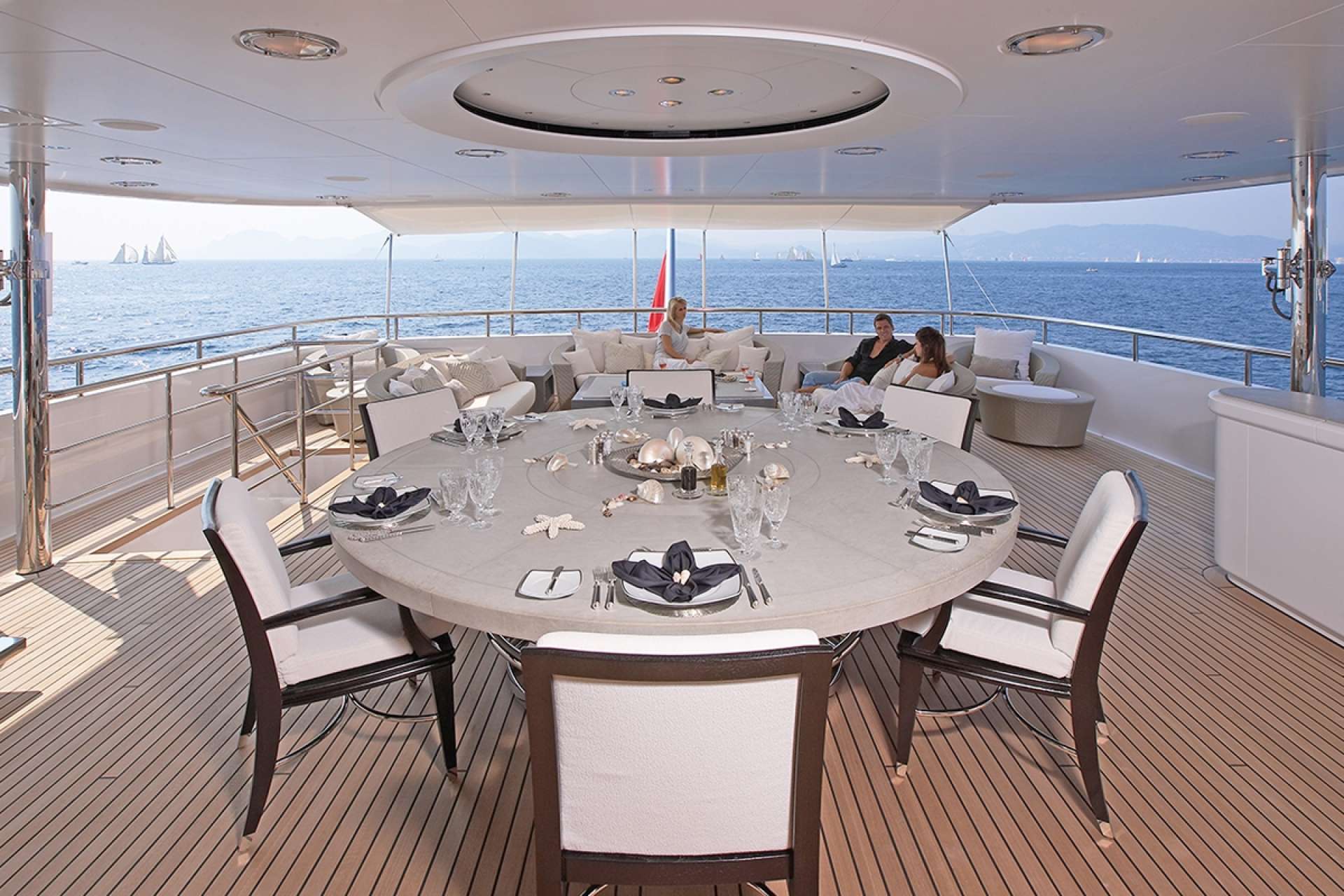 [M-CUSTOM-SUPERYACHT-BY-FEADSHIP]-11788-21.jpg