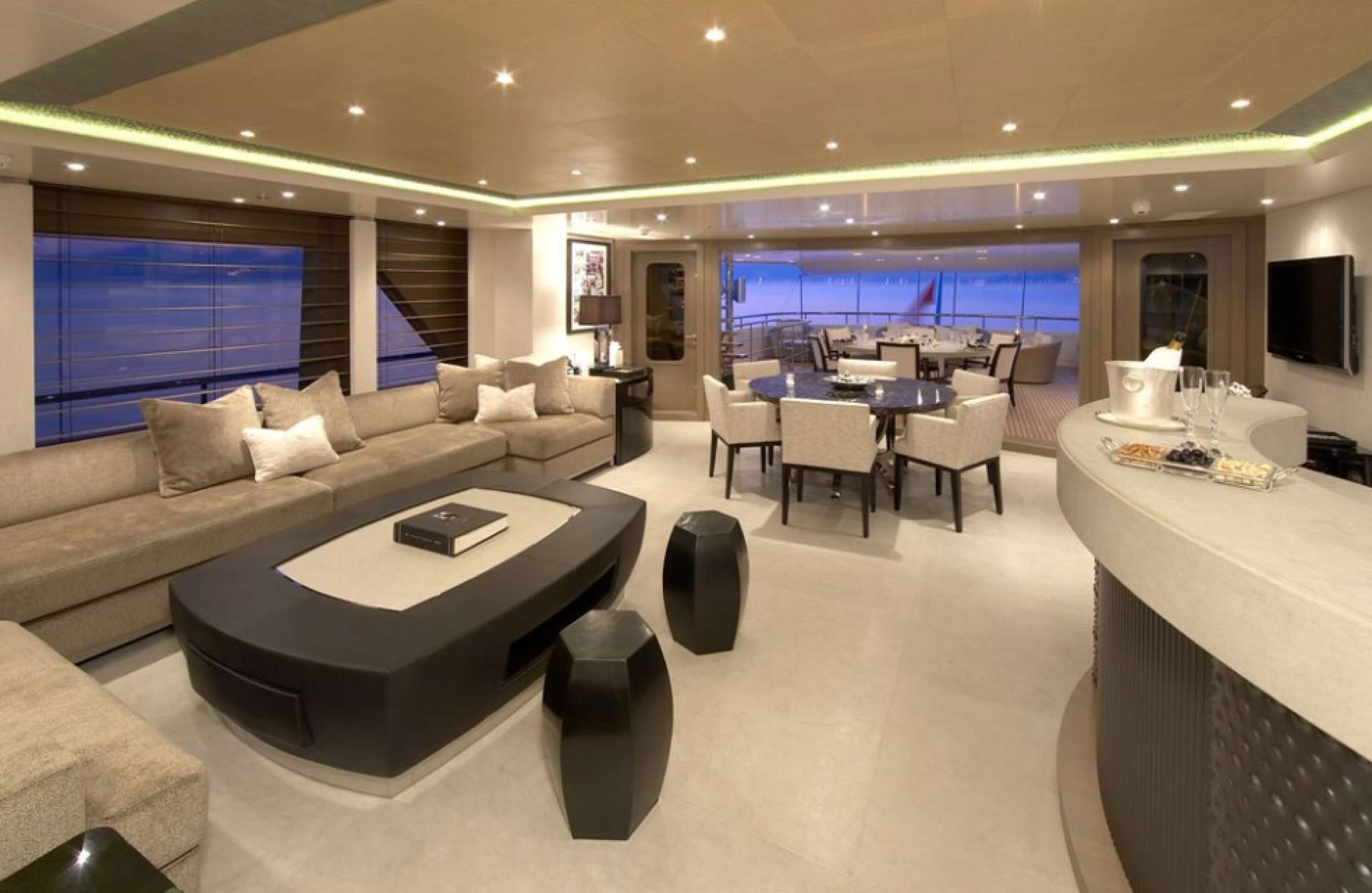 [M-CUSTOM-SUPERYACHT-BY-FEADSHIP]-11788-27.jpg