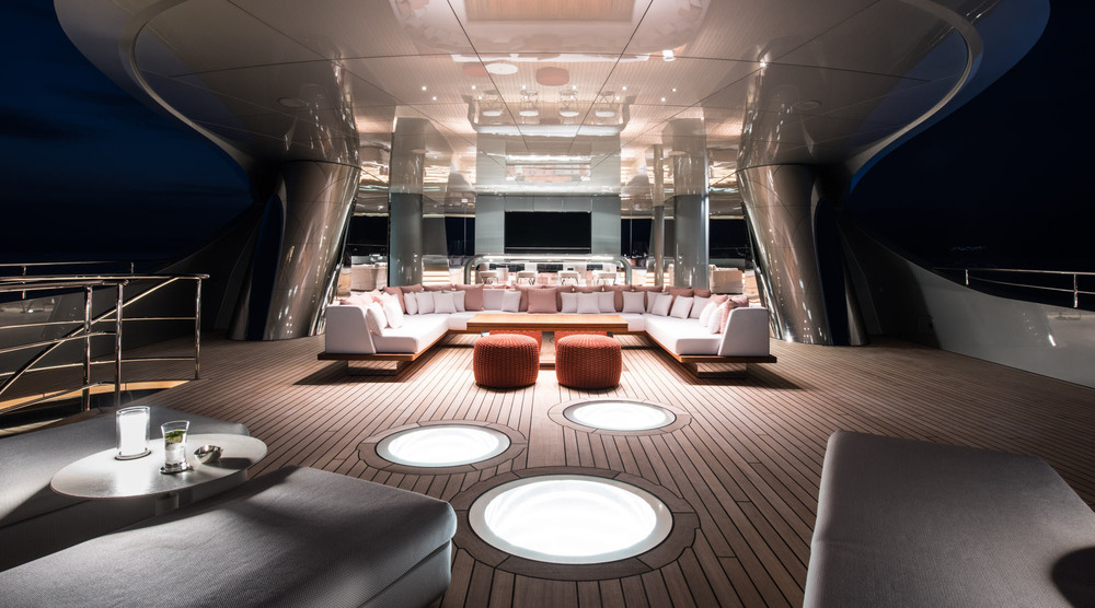 [M-CUSTOM-SUPERYACHT-BY-FEADSHIP]-11799-13.jpg