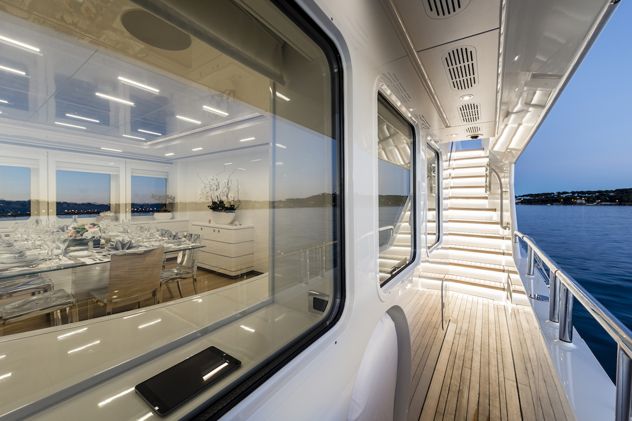 [M-CUSTOM-SUPERYACHT-BY-HEESEN]-11891-10.jpg