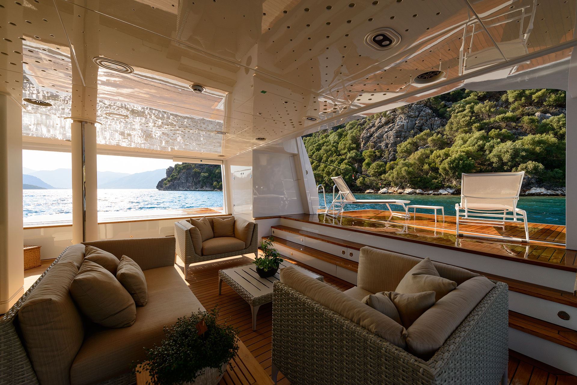 [M-CUSTOM-SUPERYACHT-BY-MENGI-YAY]-13707-3.jpg