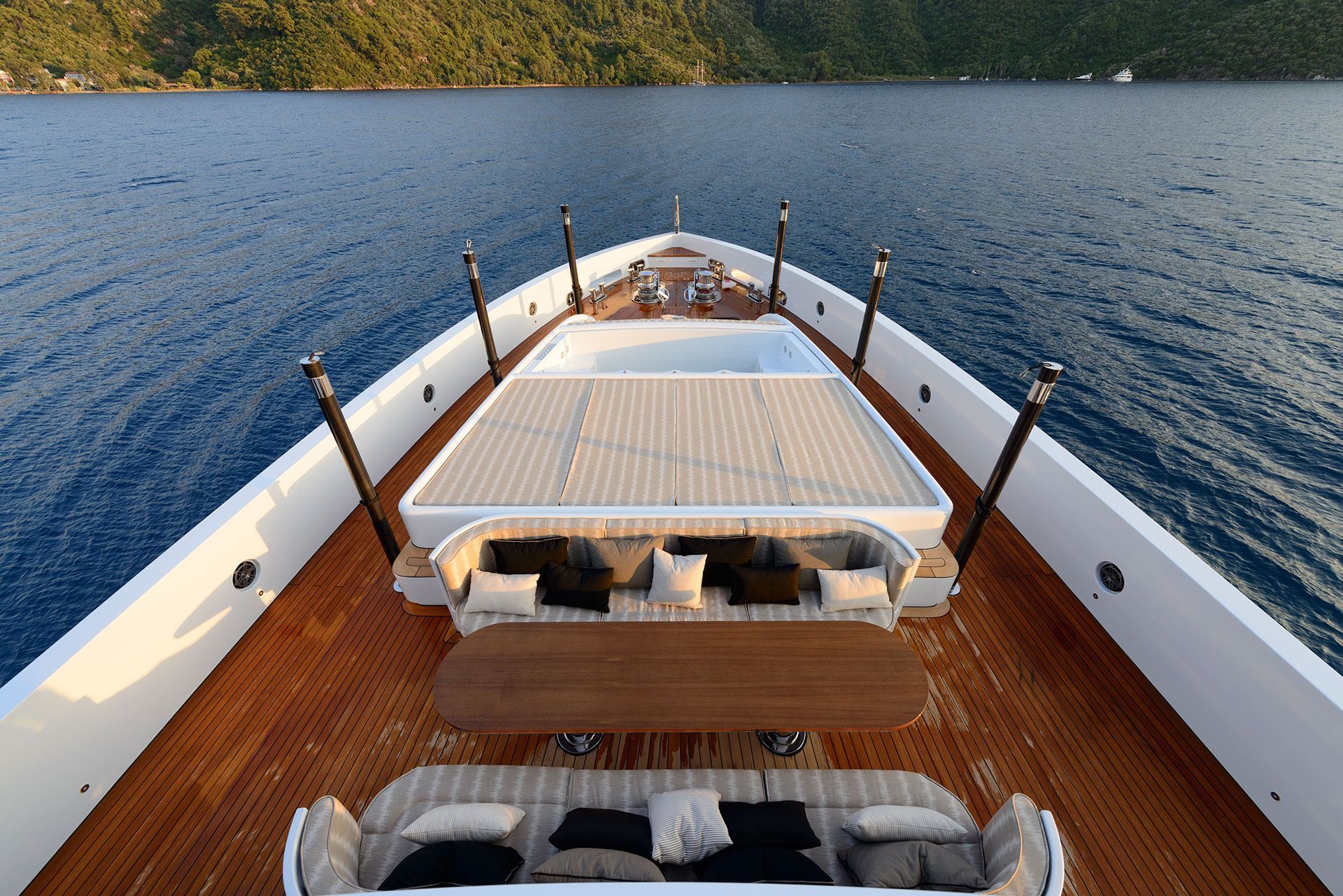 [M-CUSTOM-SUPERYACHT-BY-MENGI-YAY]-13707-4.jpg