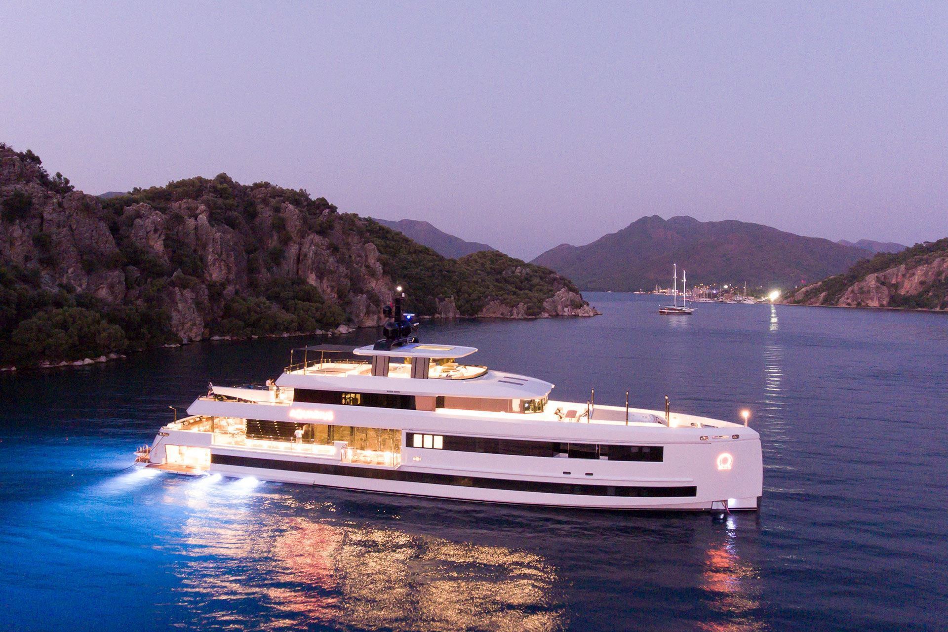 [M-CUSTOM-SUPERYACHT-BY-MENGI-YAY]-13707-6.jpg