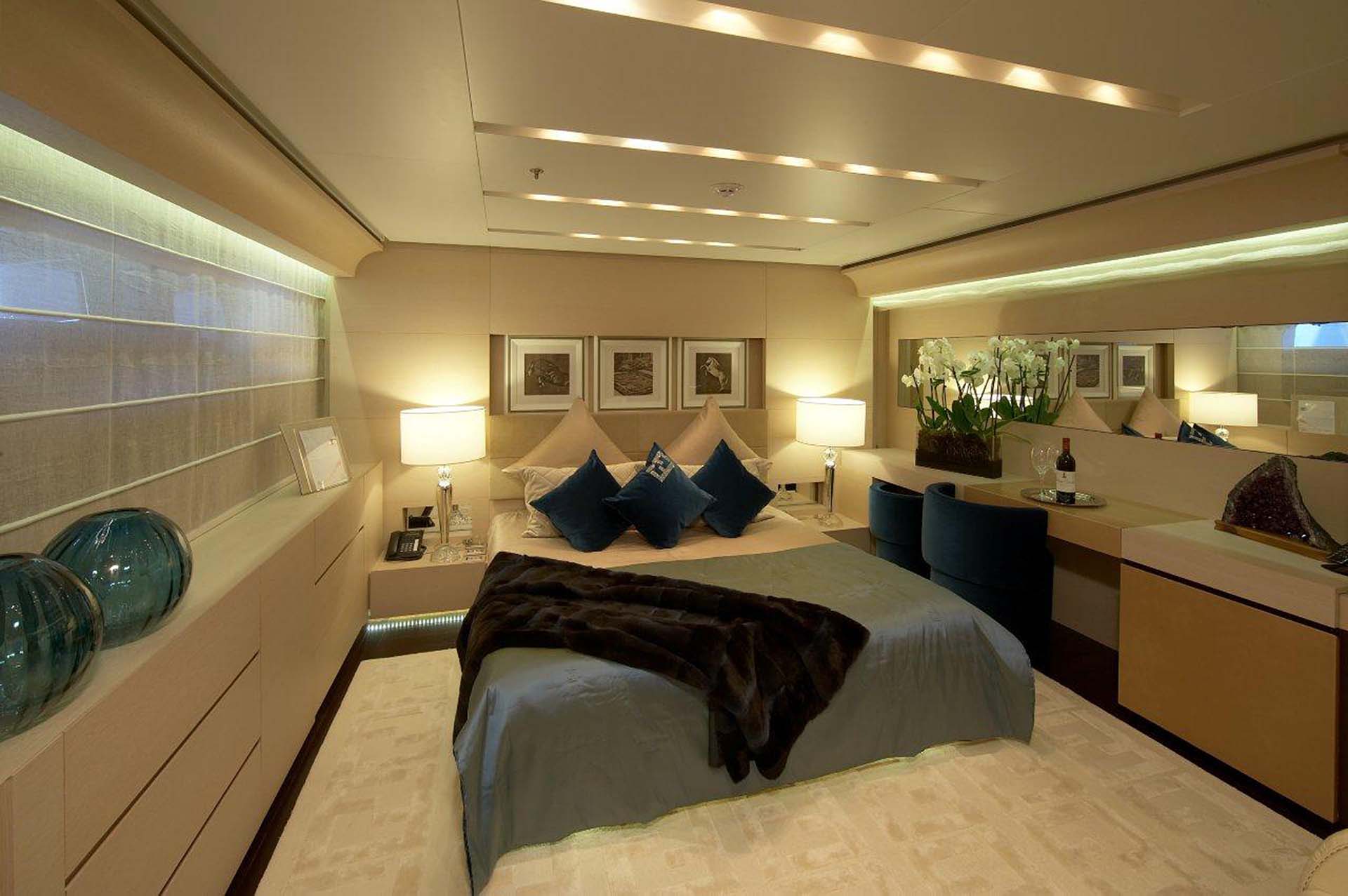 [M-DISPLACEMENT-YACHT-BY-BAGLIETTO]-11730-2.jpg