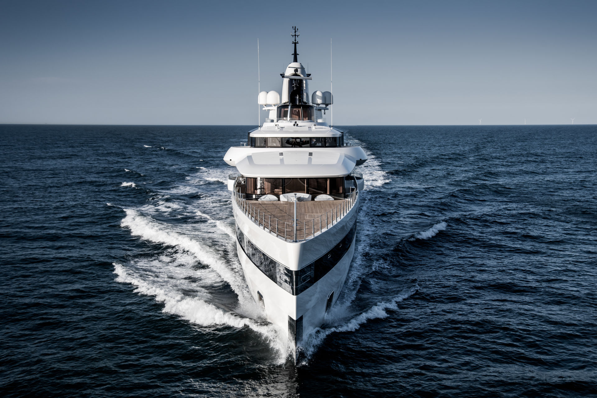 [M-FULLYCUSTOM-SUPERYACHT-BY-FEADSHIP]-12833-3.jpg