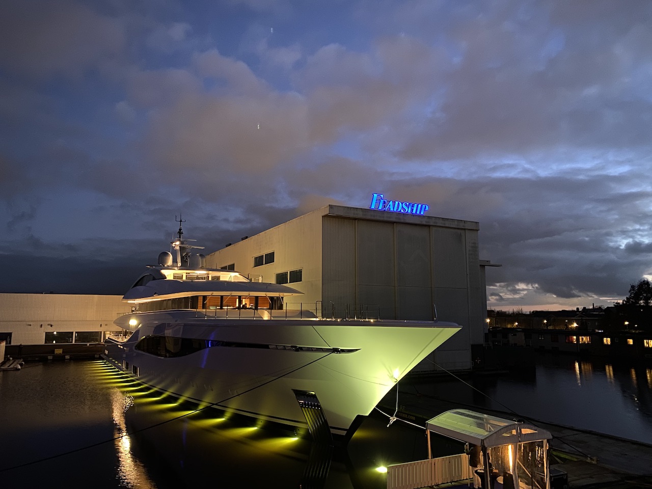 [M-FULLYCUSTOM-SUPERYACHT-BY-FEADSHIP]-13349-12.jpg
