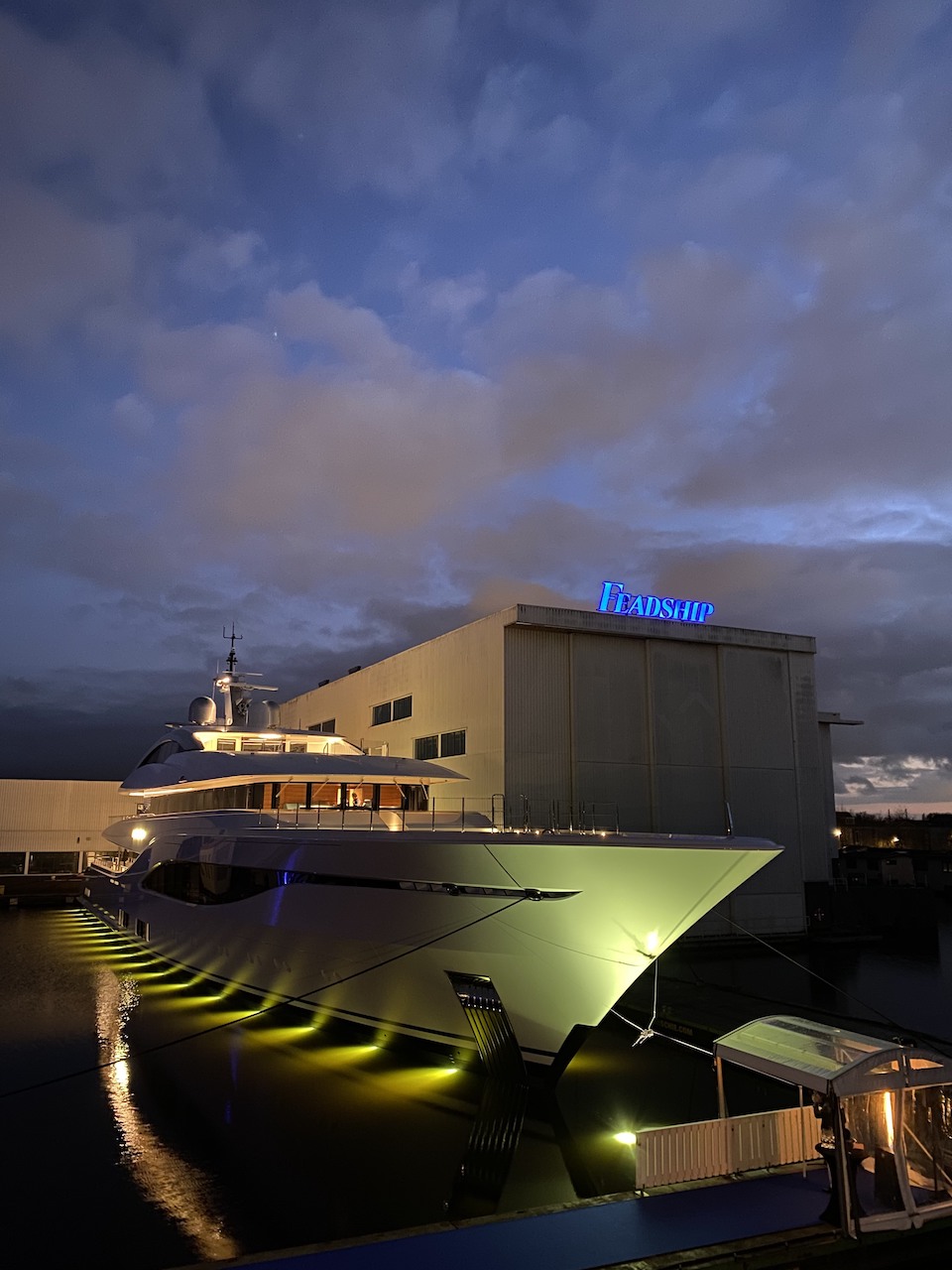 [M-FULLYCUSTOM-SUPERYACHT-BY-FEADSHIP]-13349-13.jpg
