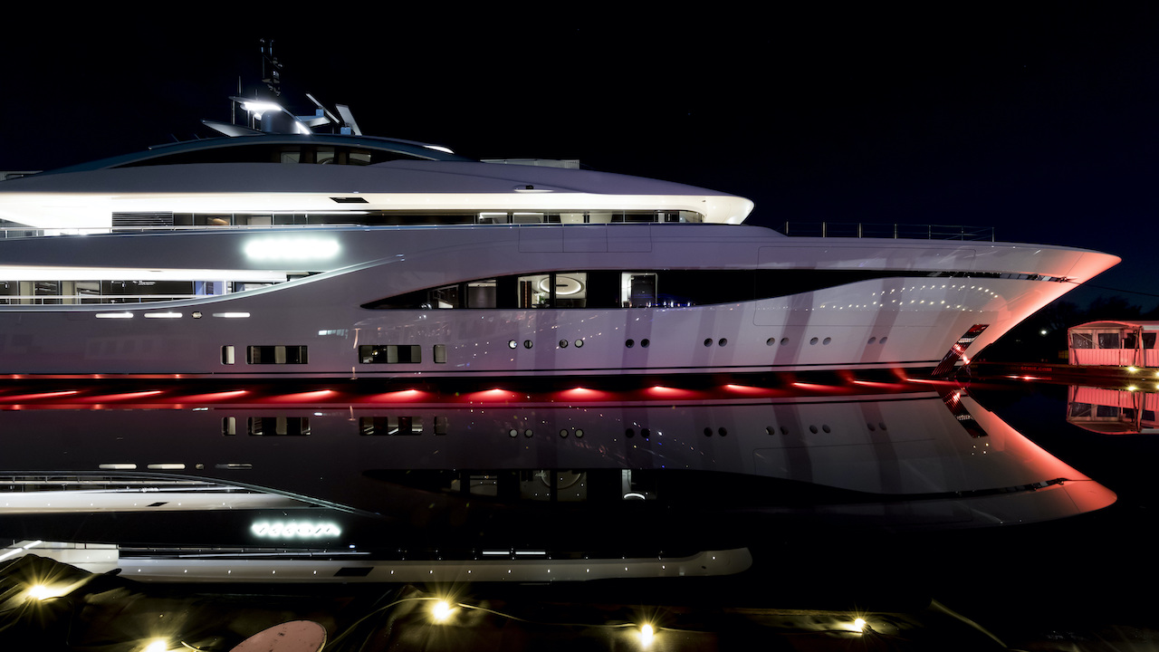 [M-FULLYCUSTOM-SUPERYACHT-BY-FEADSHIP]-13349-6.jpg