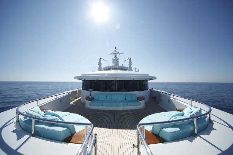 [M-LUXURY-DISPLACEMENT-SUPERYACHT-BY-CRN]-11880-1.jpg