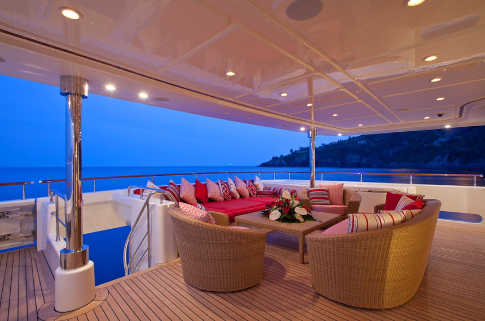 [M-LUXURY-MOTOR-YACHT-BY-CRN]-12022-7.jpg