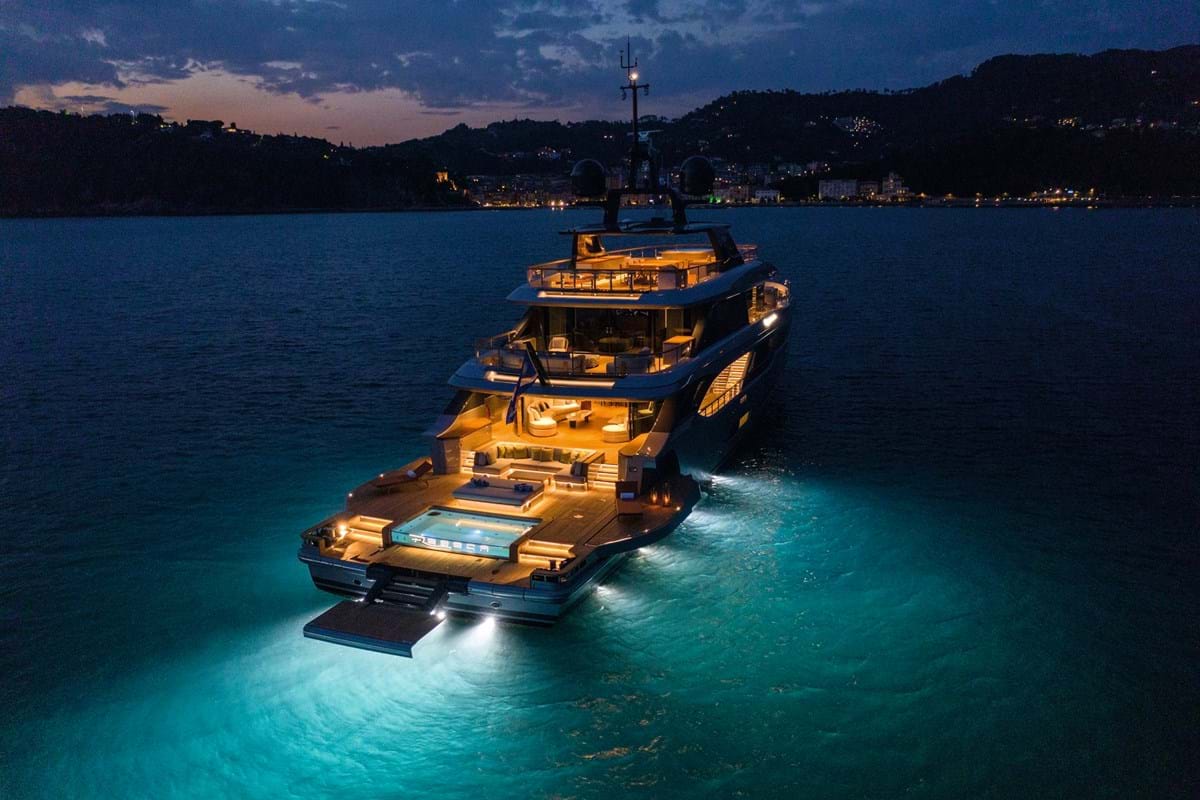 [M-LUXURY-SUPERYACHT-BY-BENETTI]-13488-3.jpg