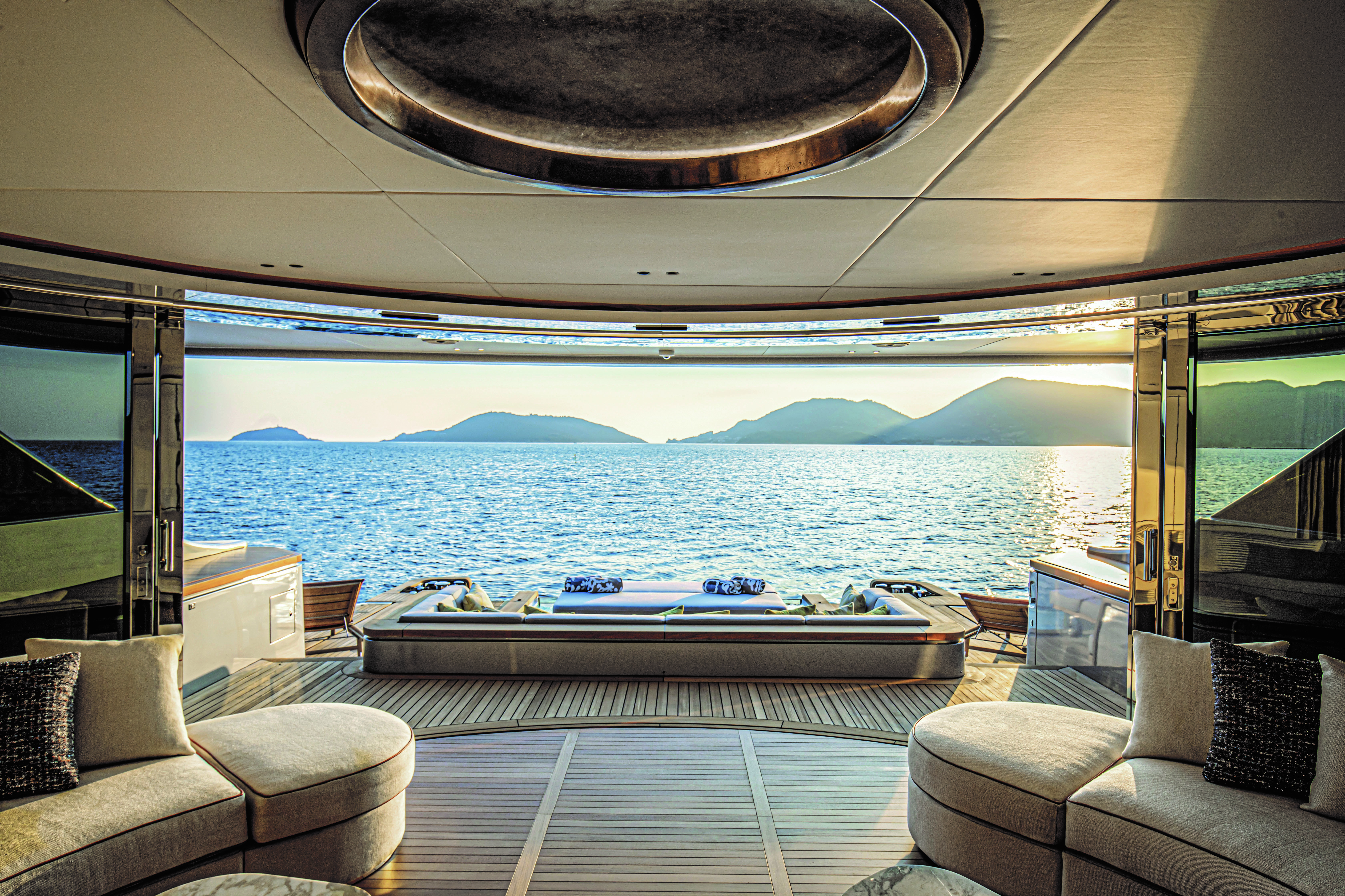 [M-LUXURY-SUPERYACHT-BY-BENETTI]-13488-32.jpg