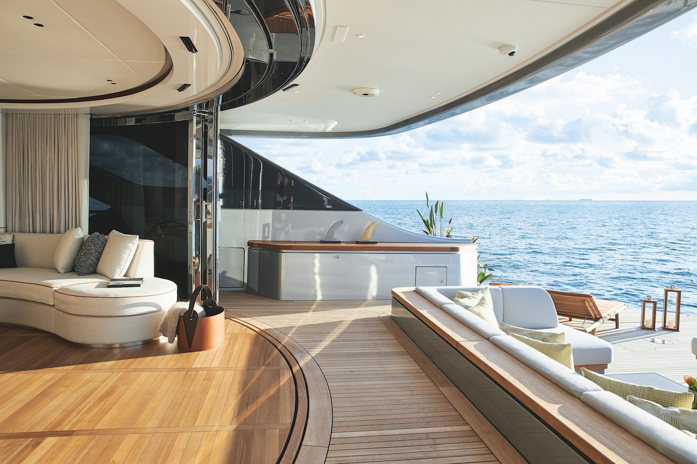 [M-LUXURY-SUPERYACHT-BY-BENETTI]-13488-33.jpg