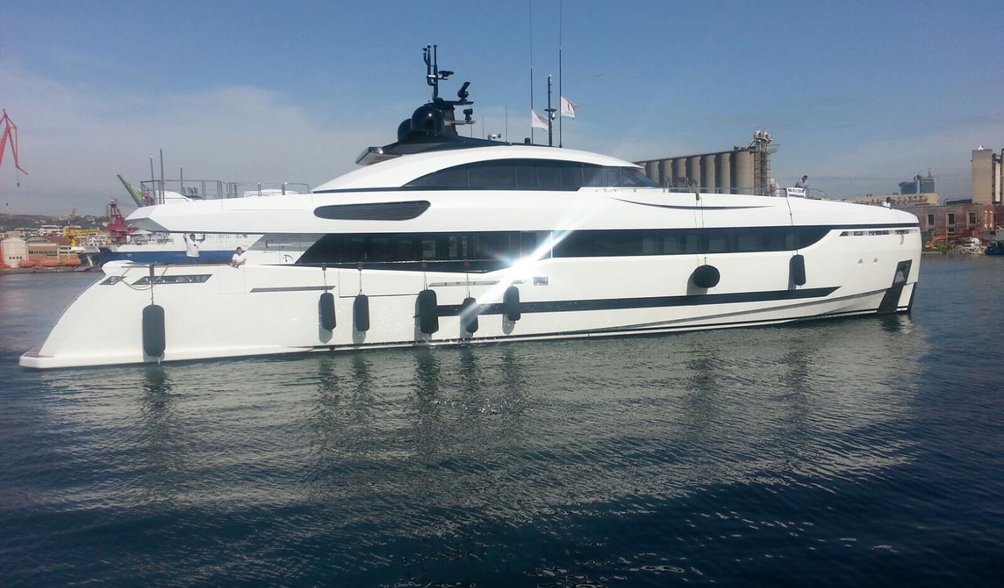 [M-LUXURY-SUPERYACHT-BY-COLUMBUS-YACHTS--PALUMBO]-11856-49.jpg