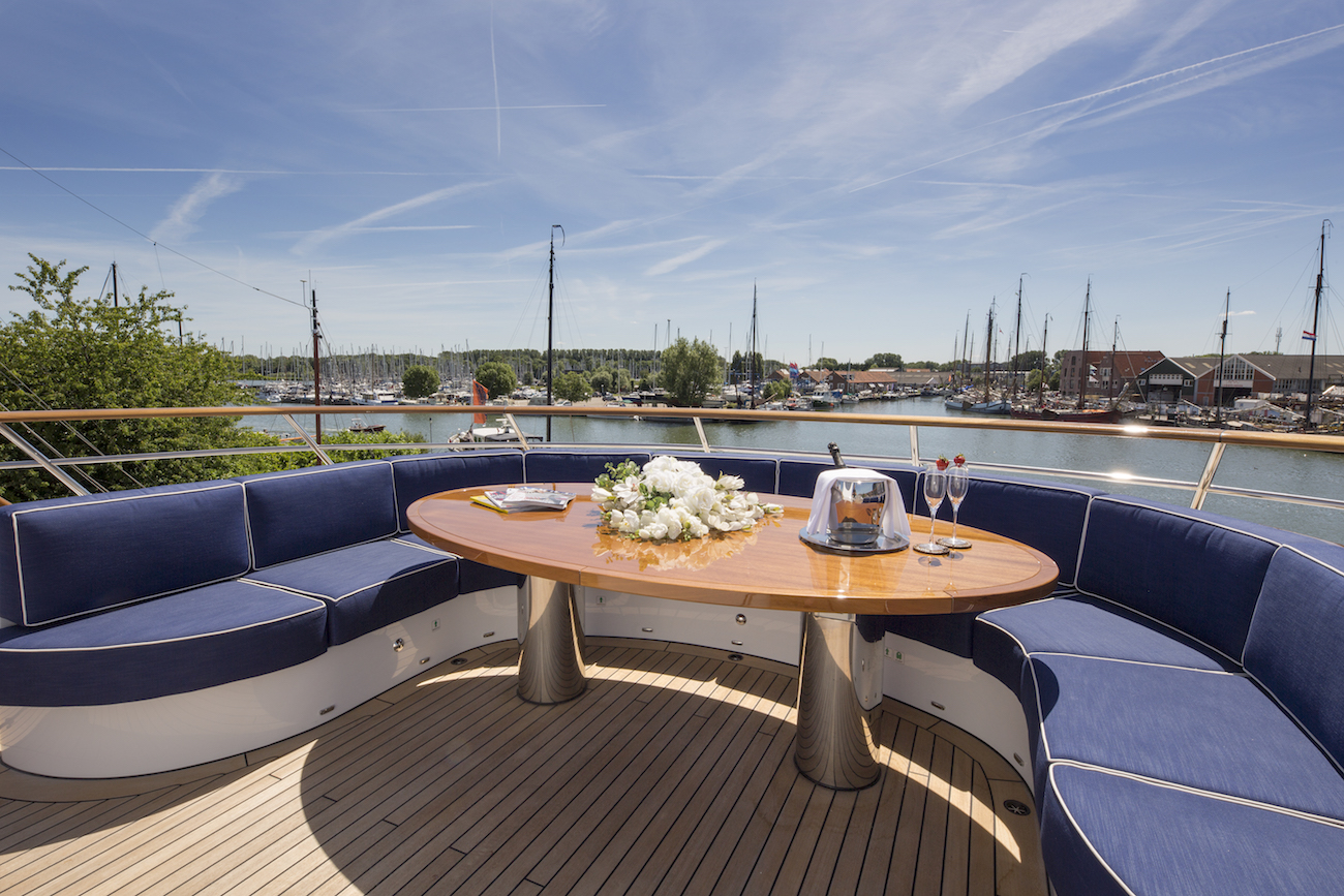 [M-LUXURY-SUPERYACHT-BY-HAKVOORT]-12080-2.jpg