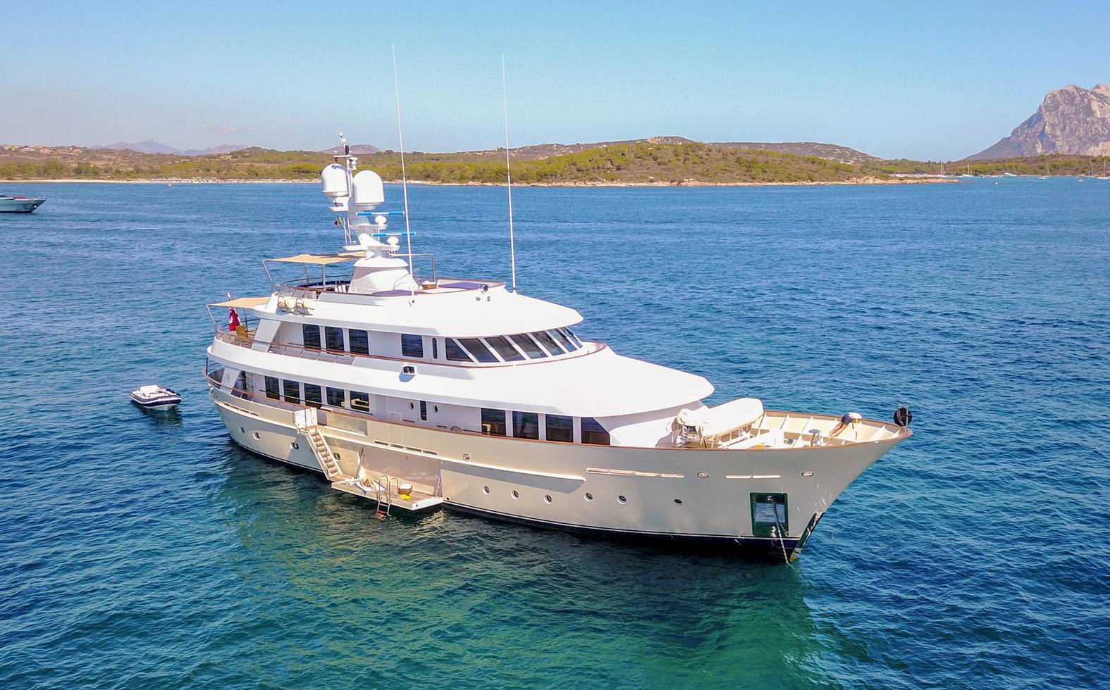 [M-LUXURY-SUPERYACHT-BY-HAKVOORT]-12080-6.jpg