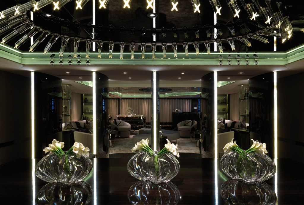 [M-LUXURY-SUPERYACHT-BY-VIAREGGIO-SUPERYACHTS]-11837-4.jpg