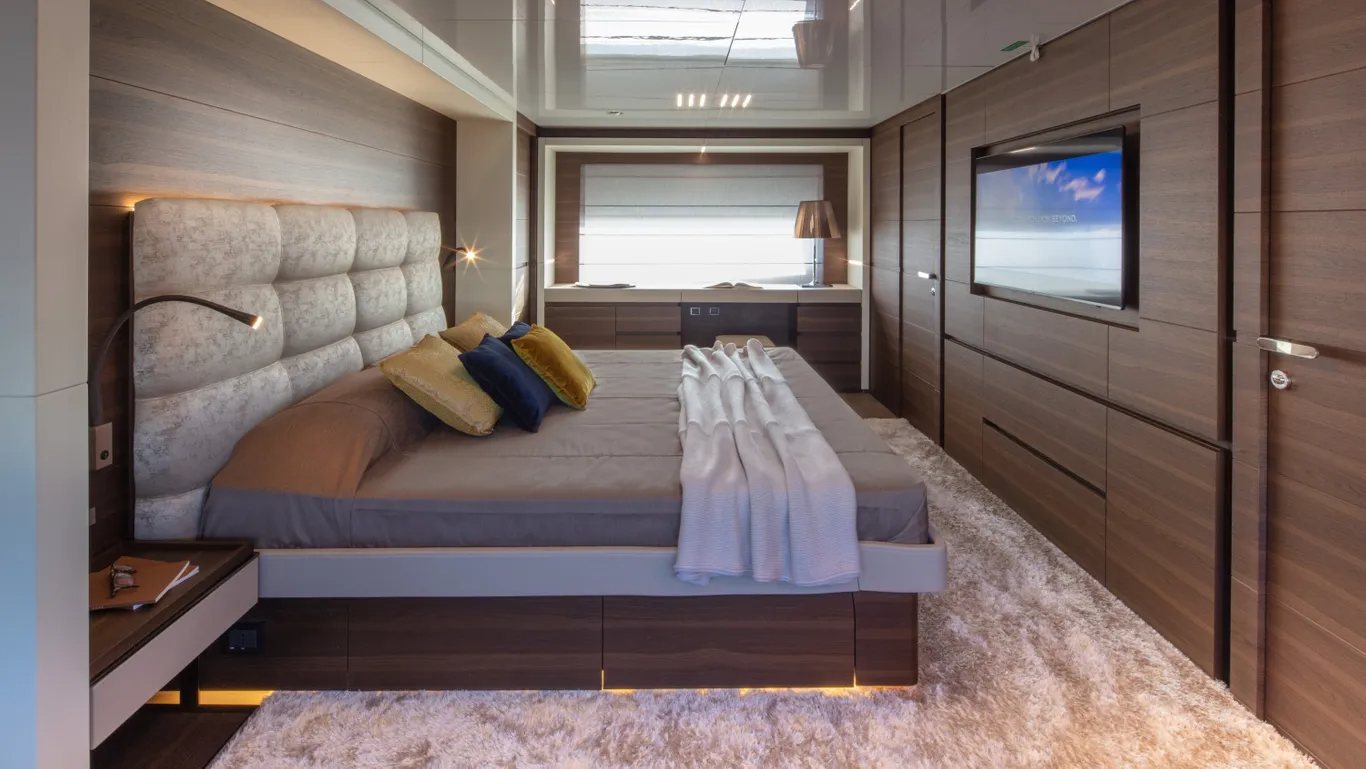 [M-LUXURY-YACHT]-14400-1.png