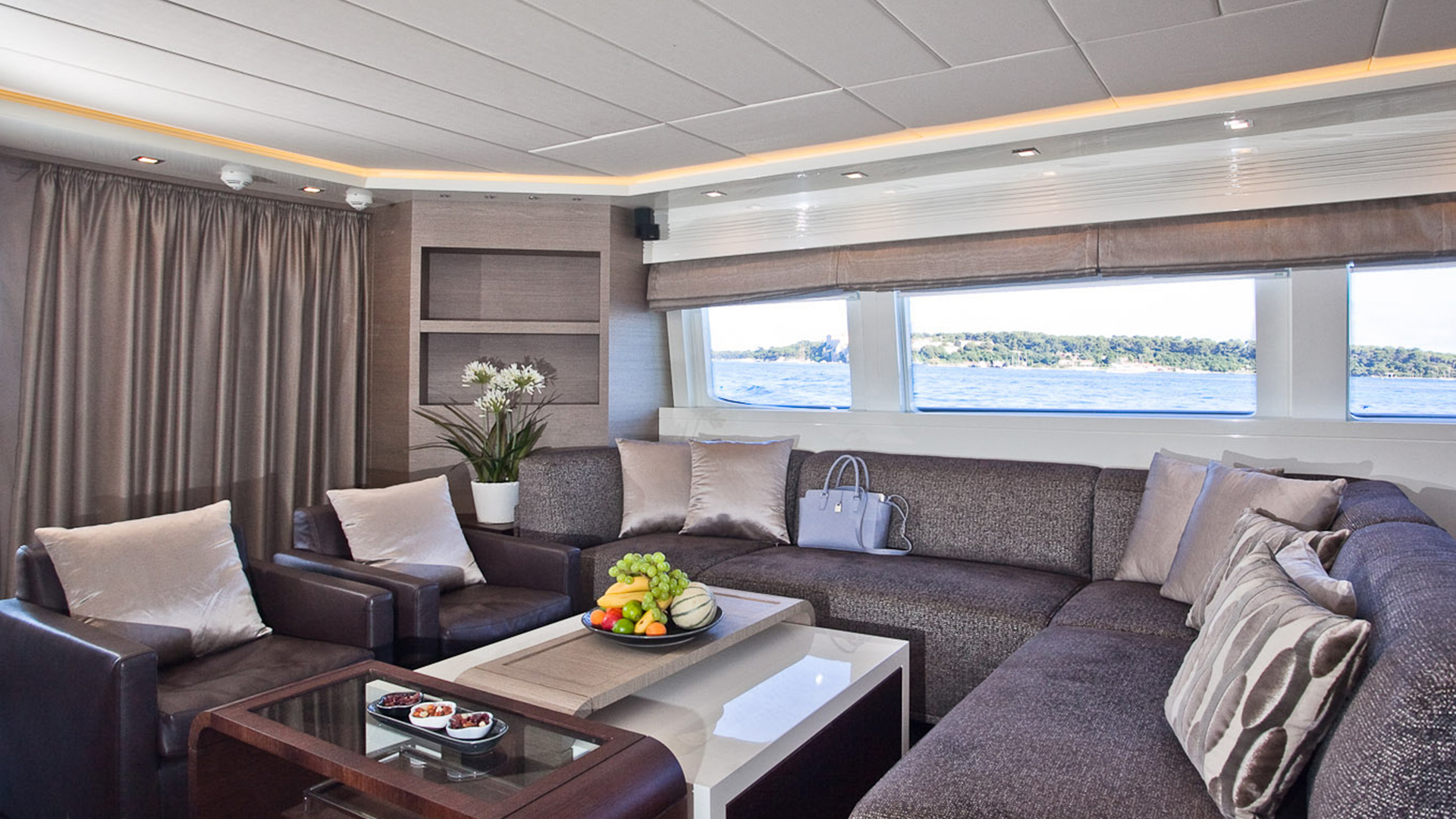 [MOTOR-YACHT-AUBREY]-11747-17.jpg