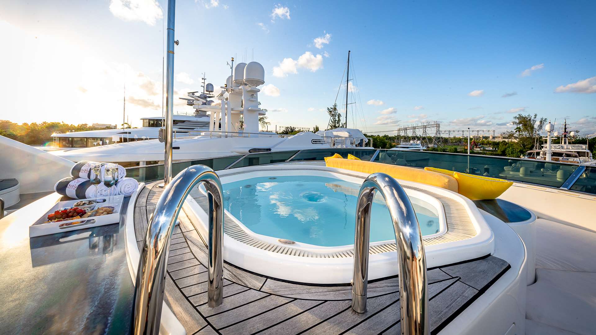 [MOTOR-YACHT-ELIZA-JEAN]-1200-3.jpg