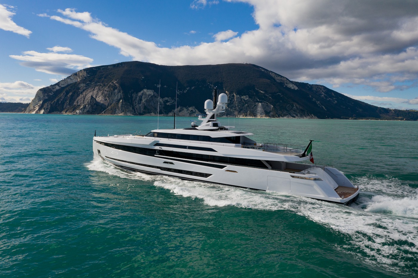 [MOTOR-YACHT-M-CUSTOMISED-SUPERYACHT]-13734-5.jpg