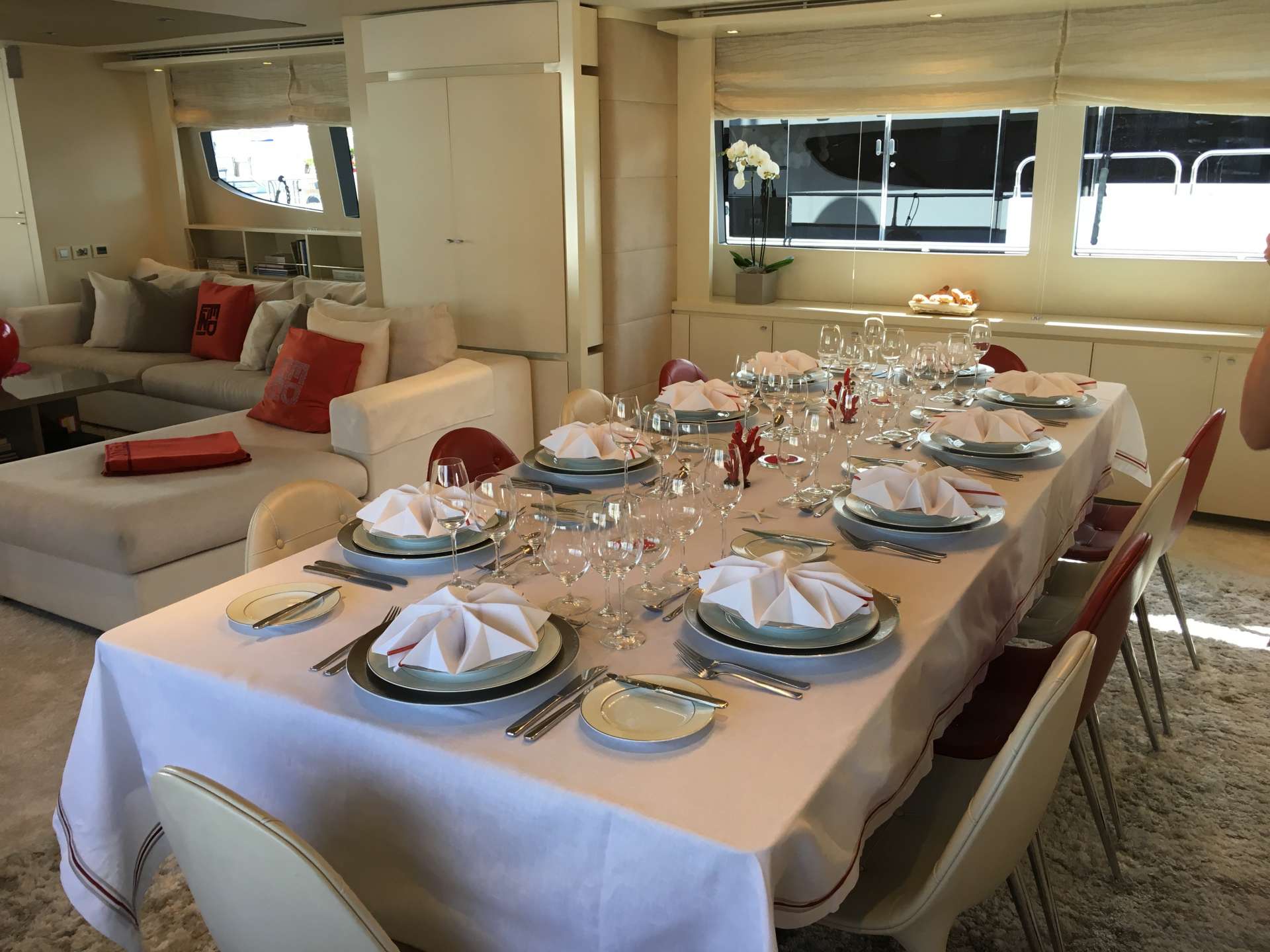 [MOTOR-YACHT-MOMENTUM]-1075-3.jpg