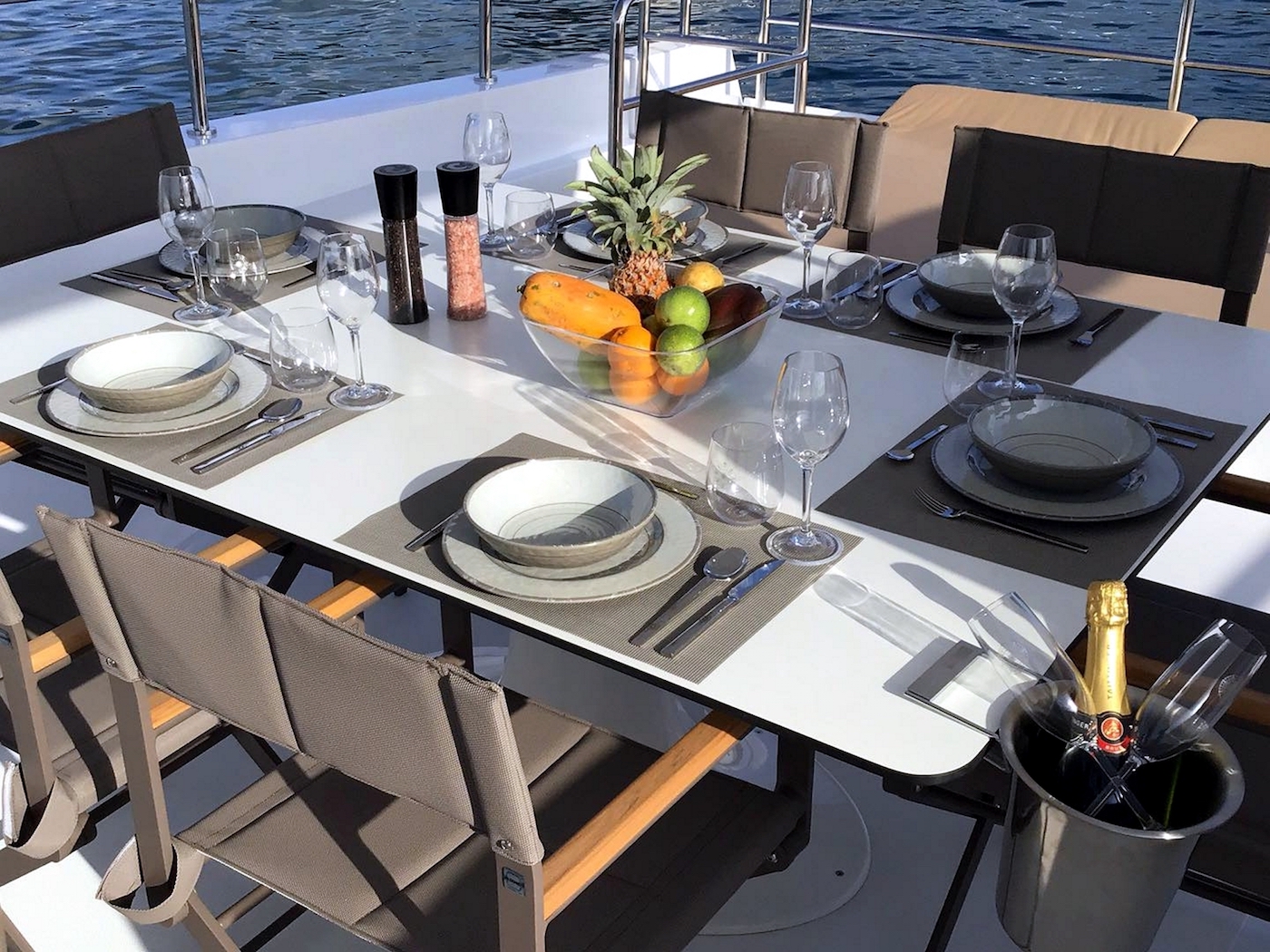 [MOTOR-YACHT-OVER-REEF]-12790-11.jpg