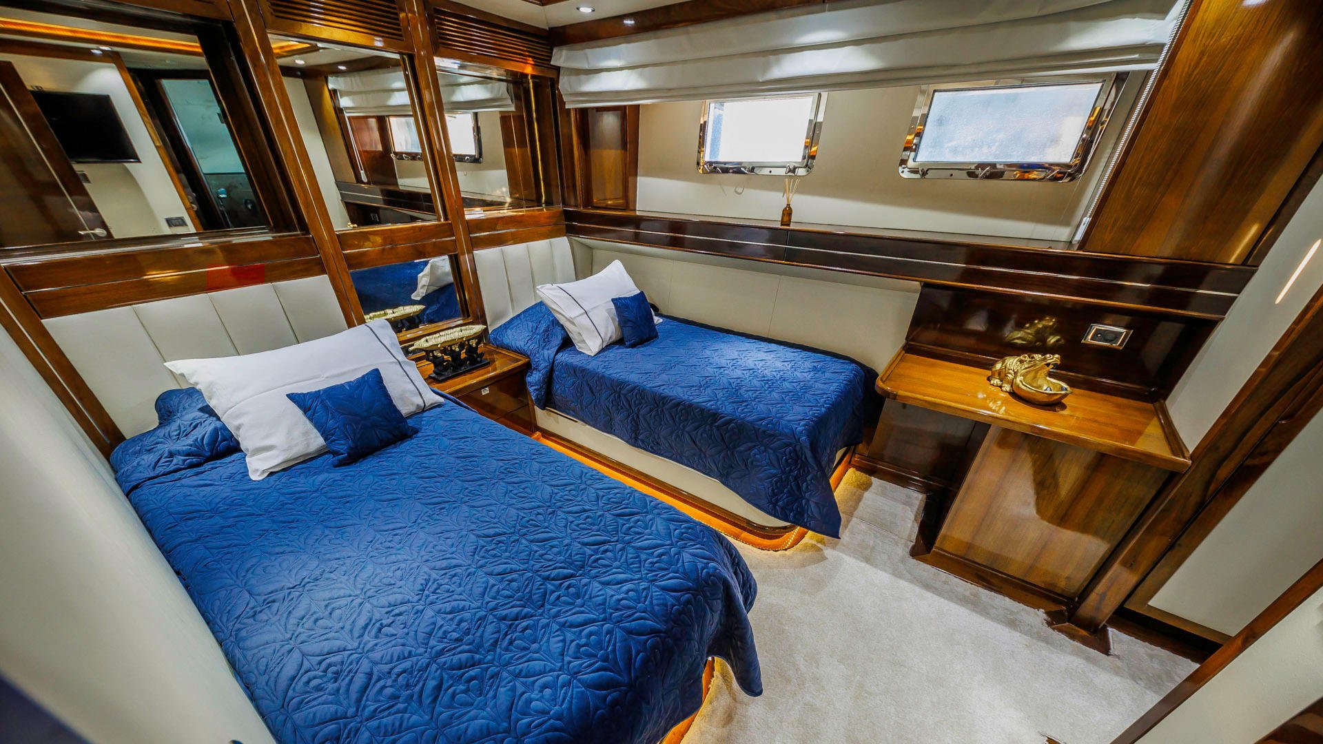 Saba Yacht