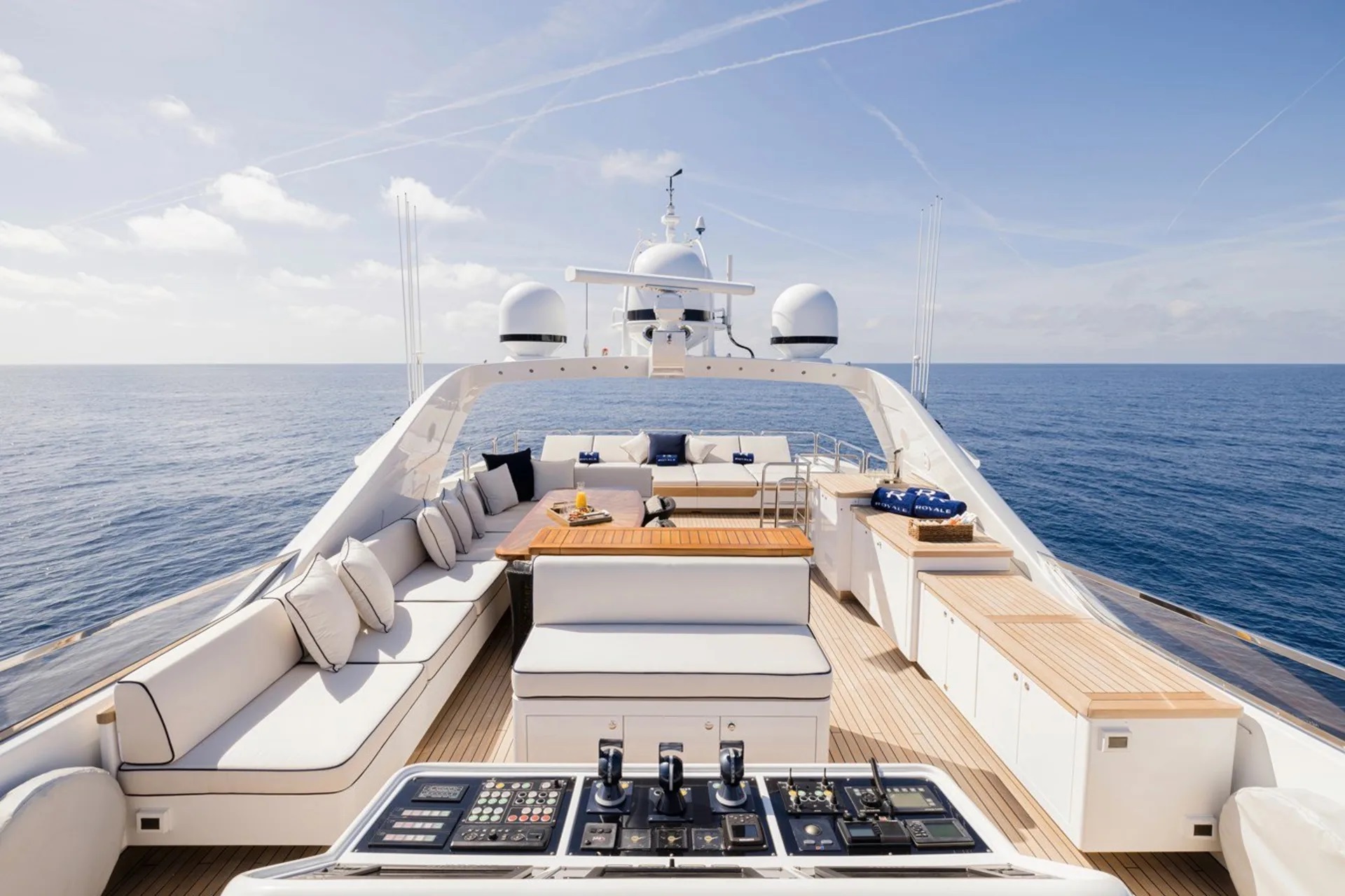 [MY-ROYALE-X-EX-MISS-MONEYPENNY-V-MISUNDERSTOOD-COPY]-15456-2.jpg