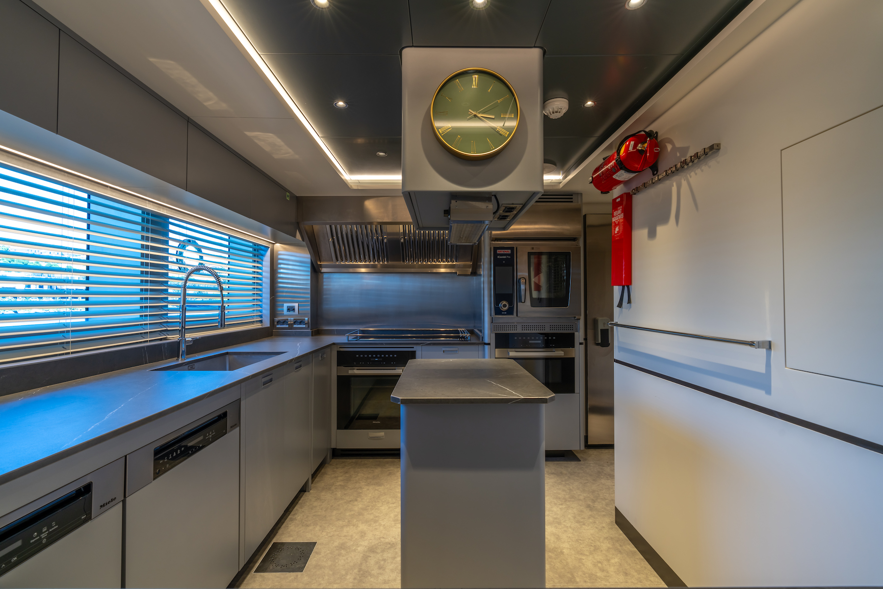 [YACHT-BILGIN]-12924-28.jpg