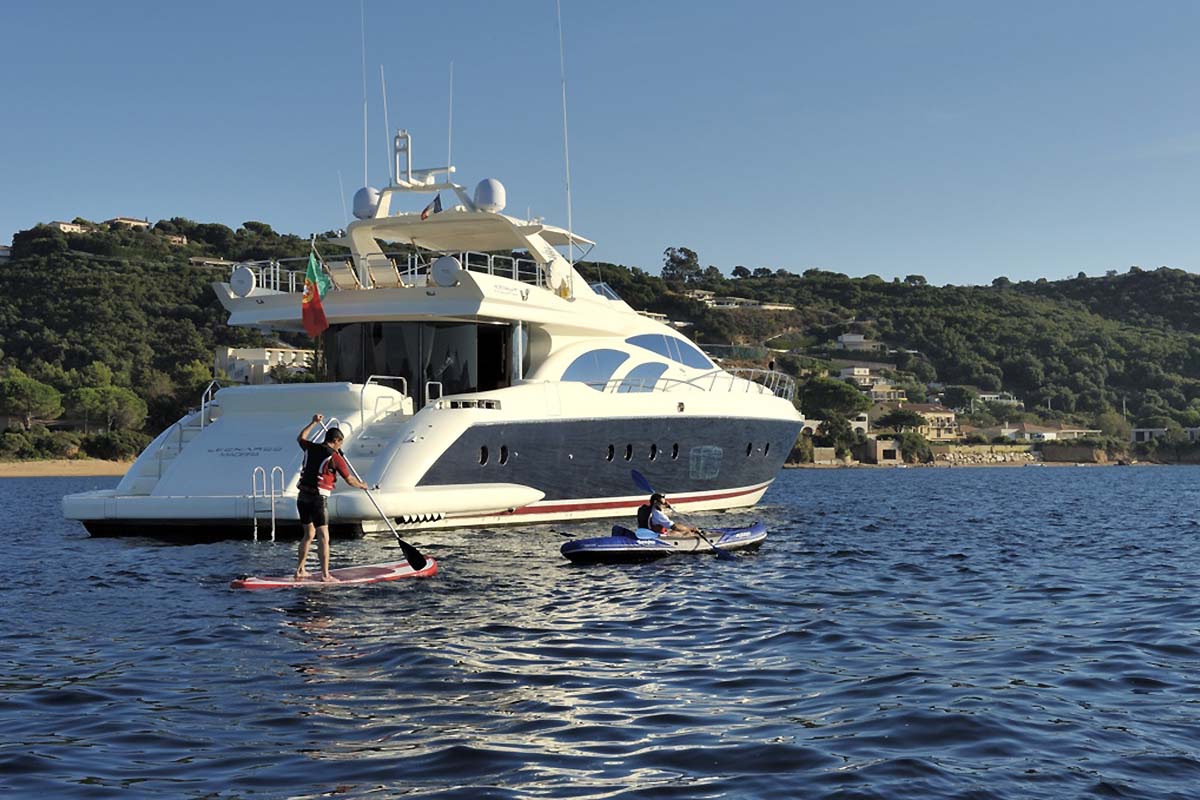 07-Azimut-Leonardo-98-toys.jpg