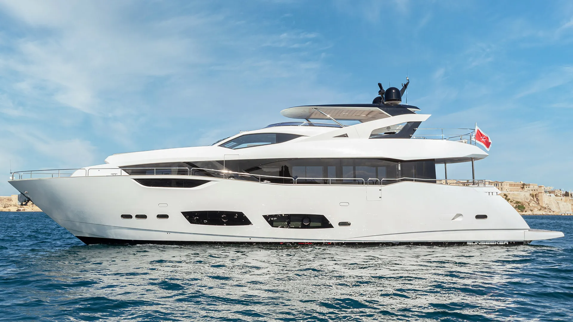 1.1 Luxury yacht ANNA-LIZA G.png