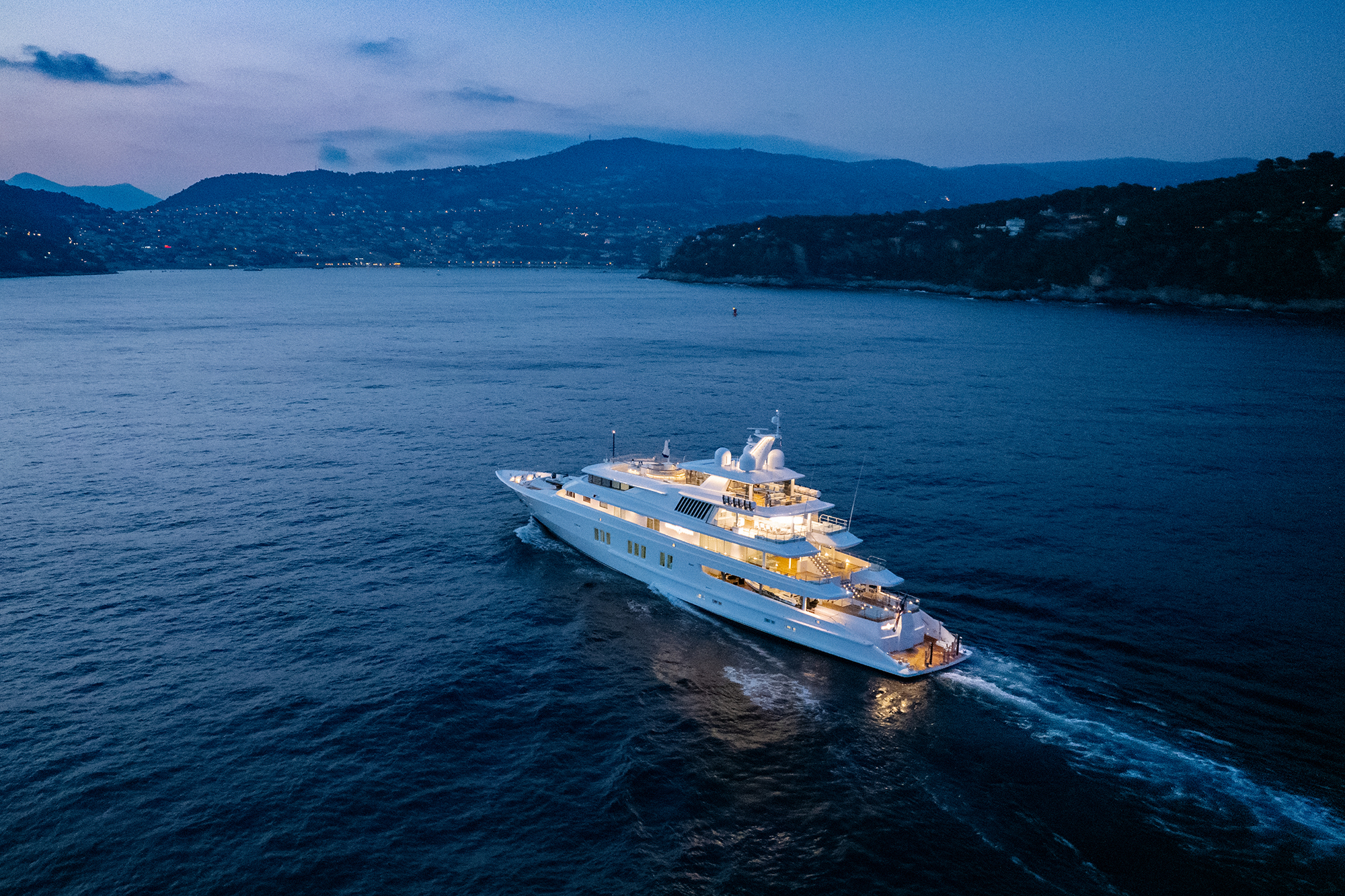 1.2 72m custom luxury yacht.jpg