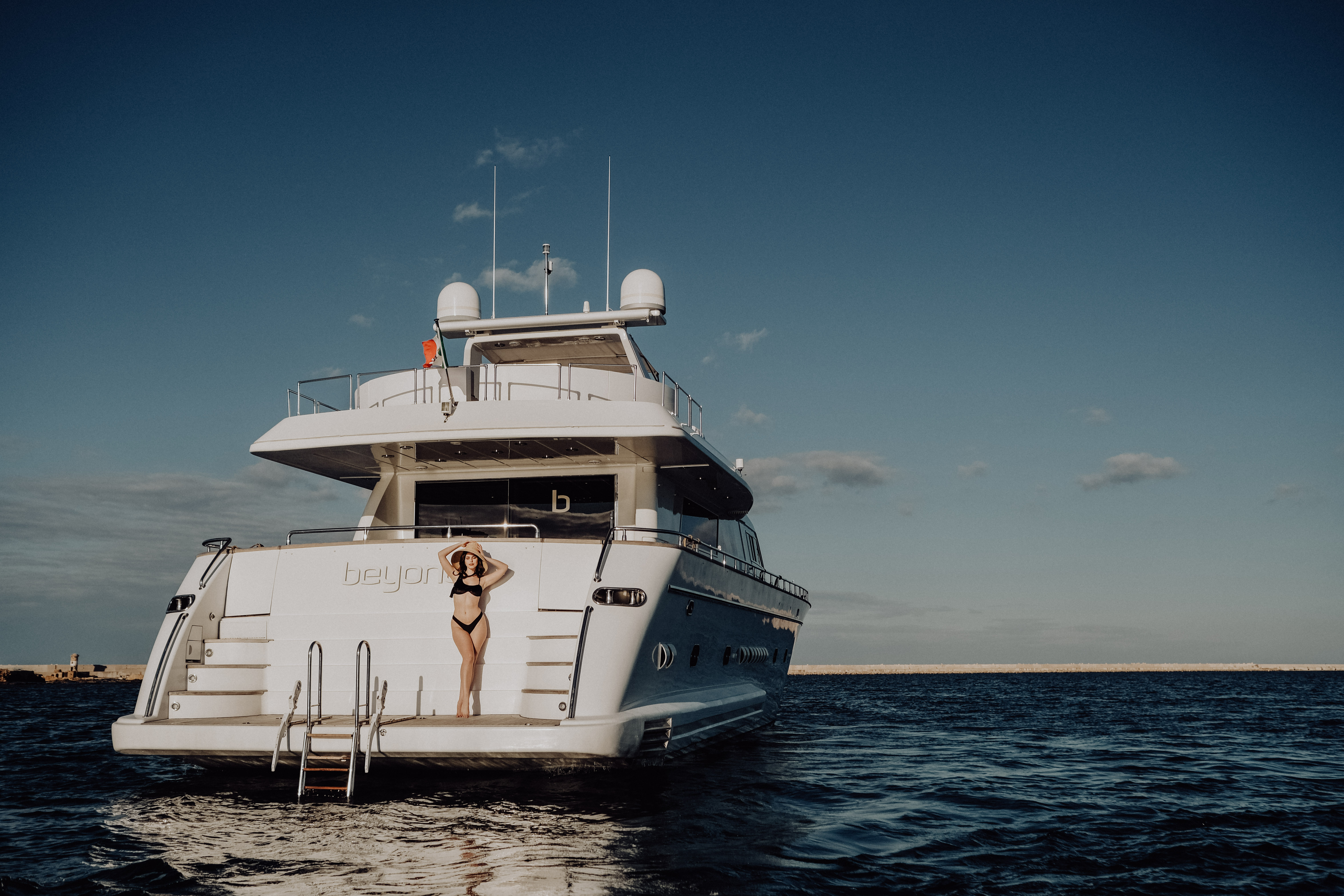 1.2 Luxury yacht BEYOND.jpg
