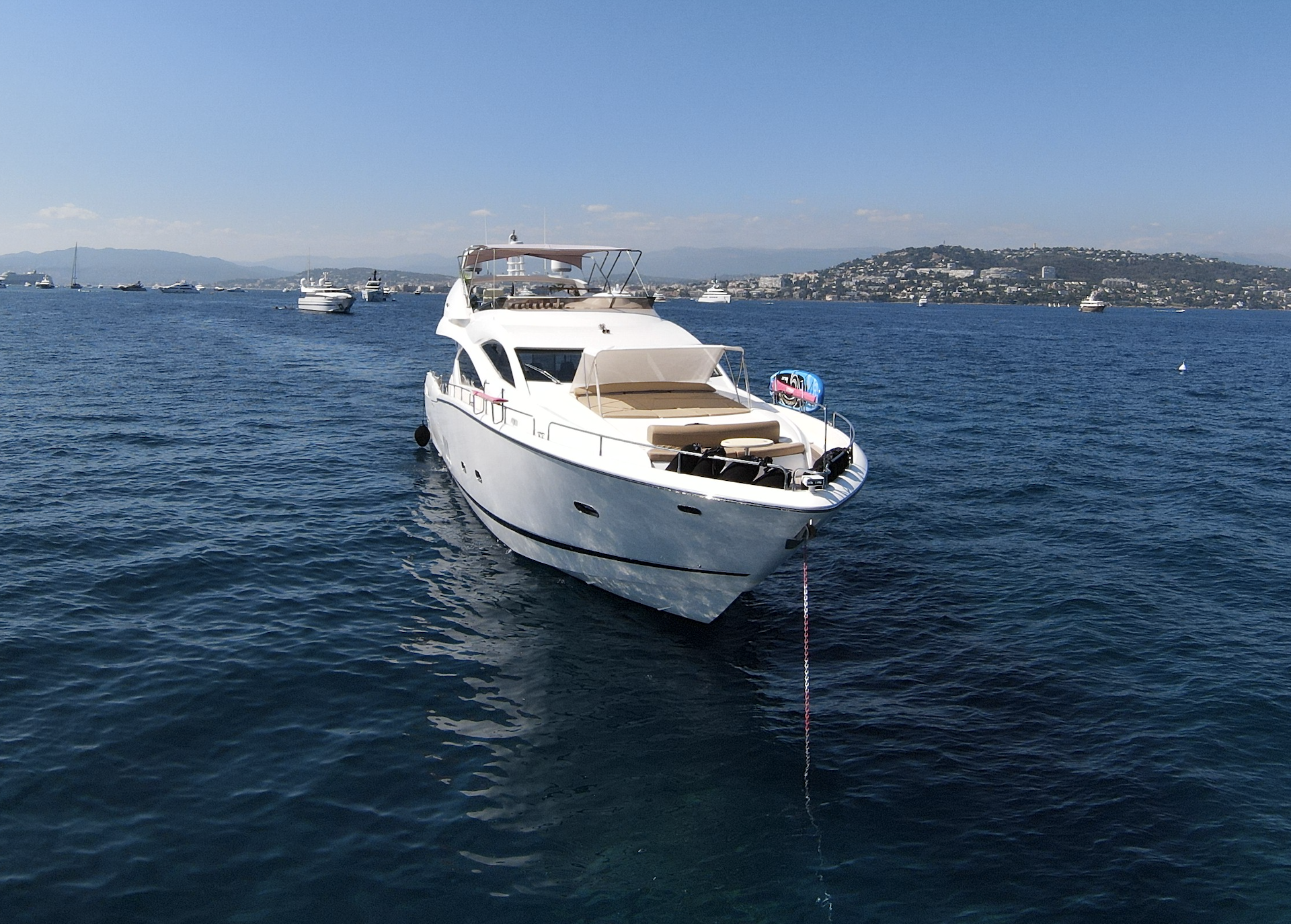 1.2 Luxury yacht LADY YOUSRA.png