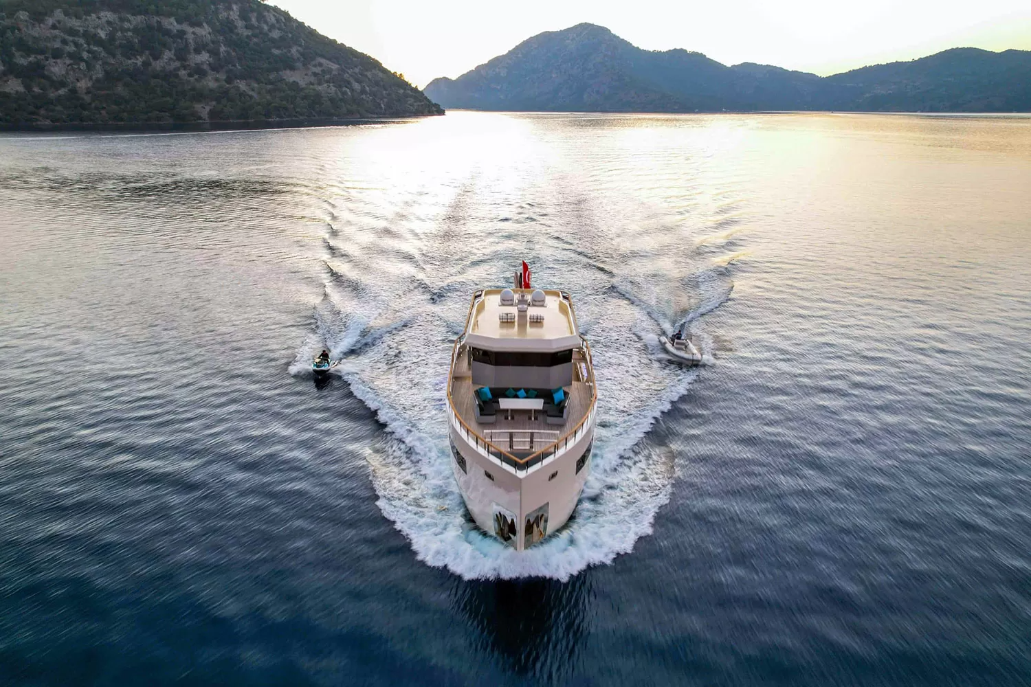 1.2 Motor Yacht Cinar Yildizi.png