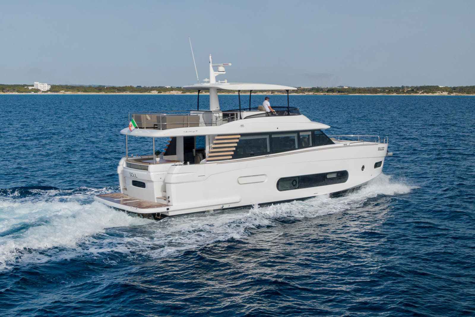 1.2 Motor yacht SOUL.jpg