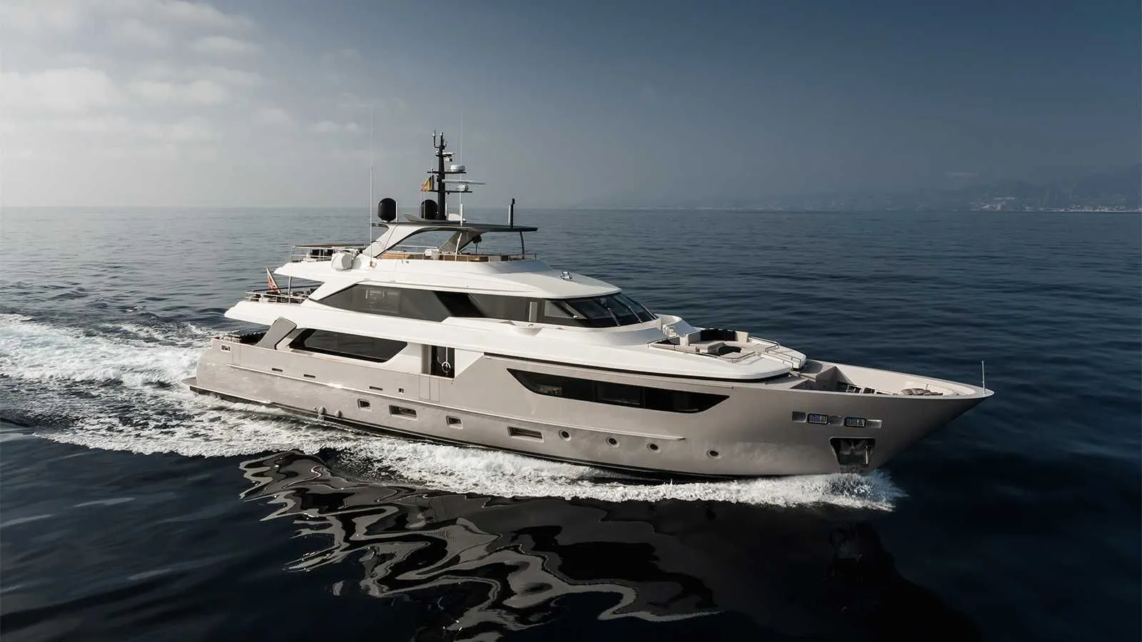 1.2 Super yacht LES BRUXELLOIS.jpg