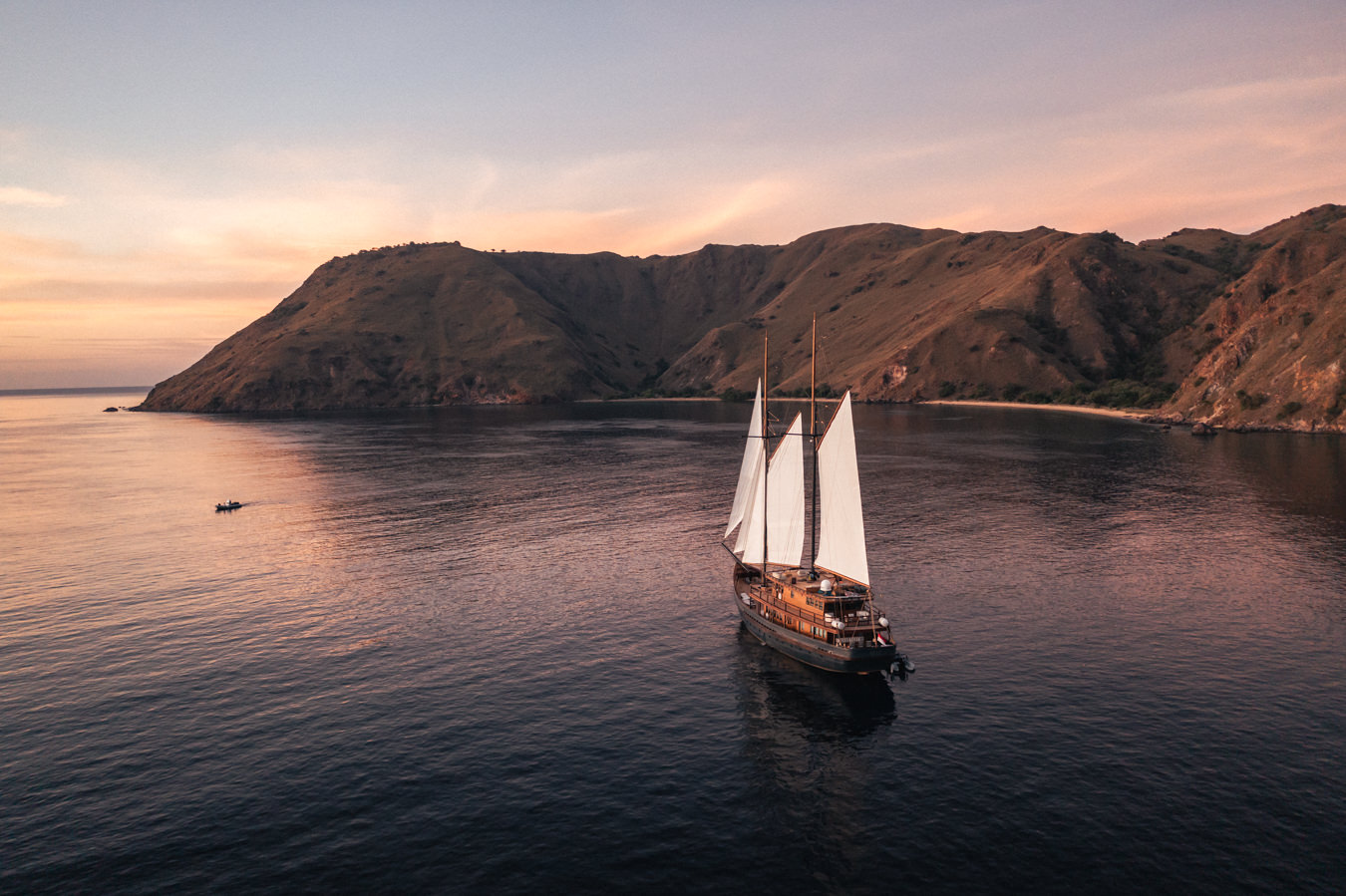 1.3 Luxury yacht VELA.jpg