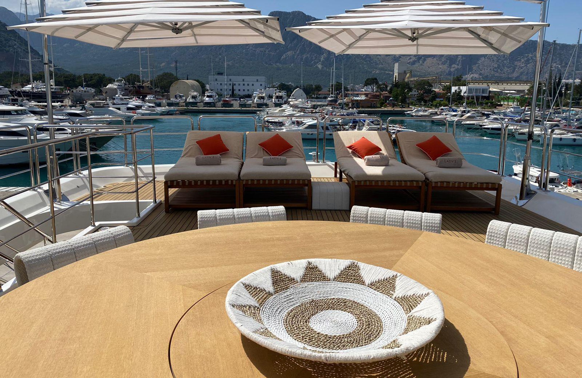 1.3 Motor yacht LADY I.jpg