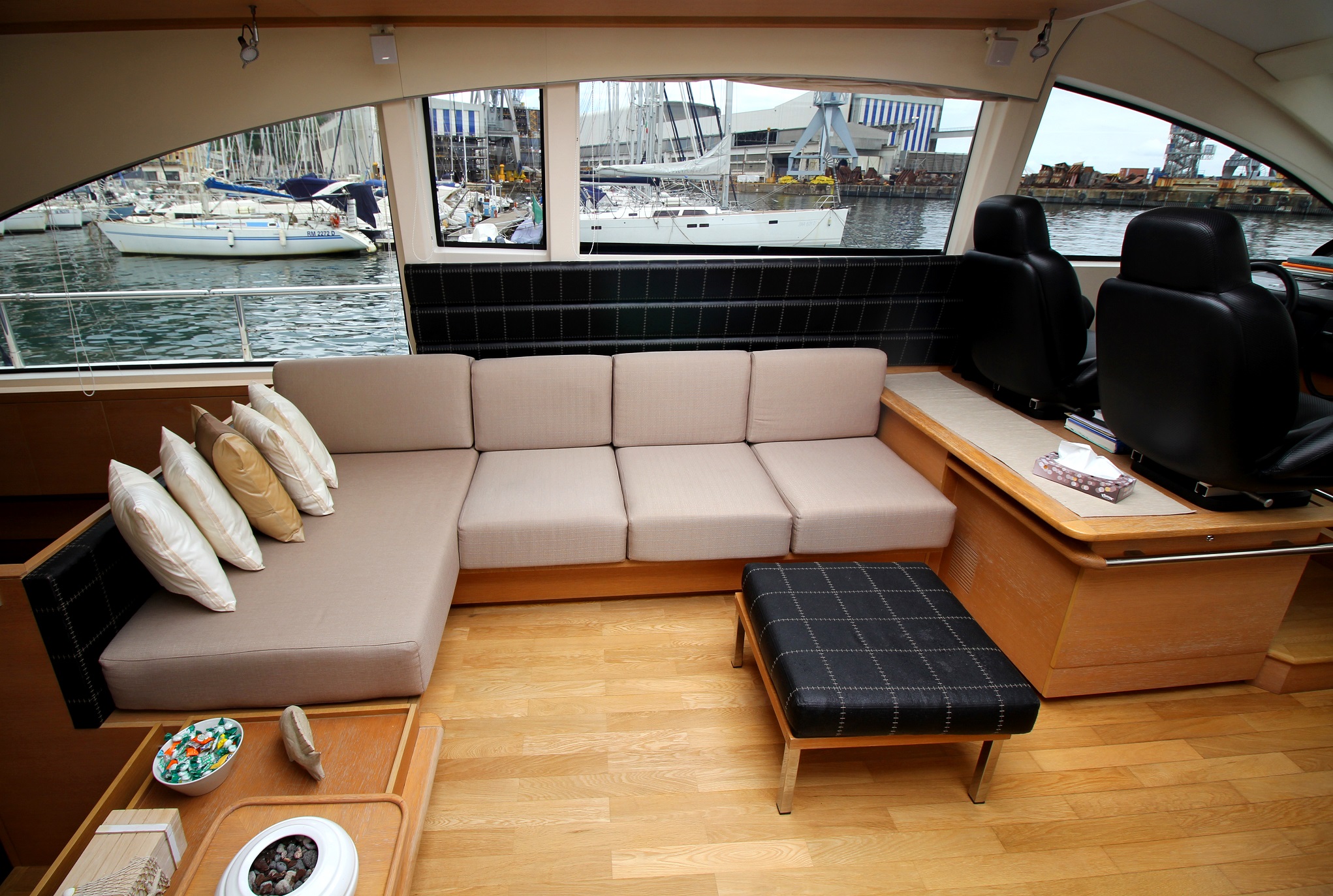 10 forever motor yacht luxury yacht charter noleggio barche levante yachts (4).jpg